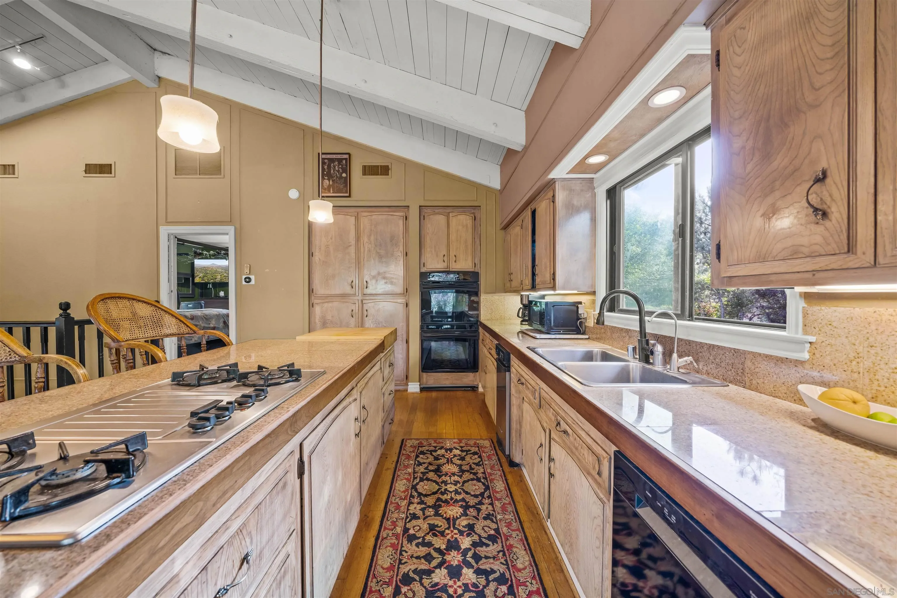 https://cdn.realtyfeed.com/cdn/127/260011917/e8b383005e6ca2e61d97ffd02eec2c00.webp