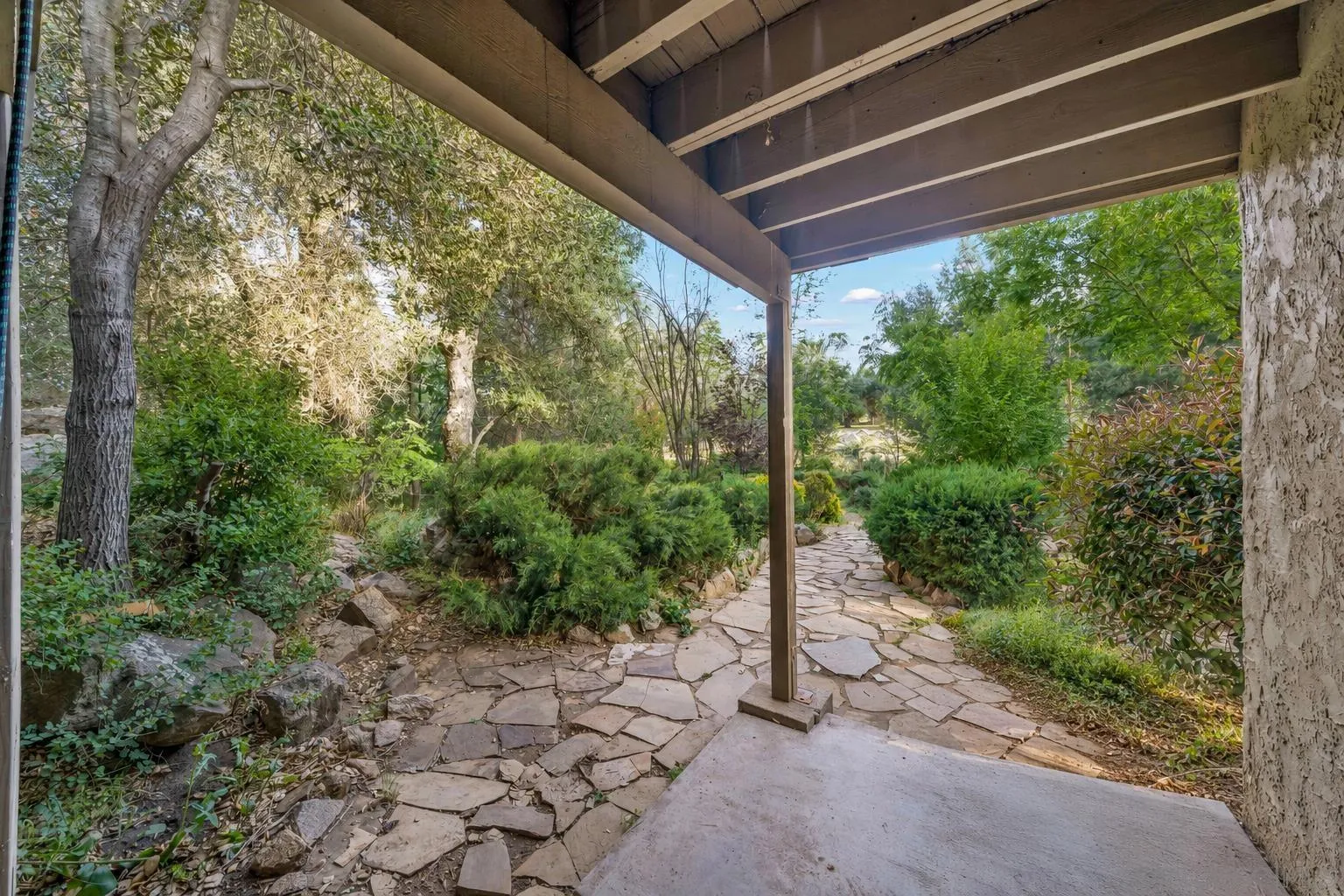 https://cdn.realtyfeed.com/cdn/127/260011917/eef37bc886dda4e460480d1df1ebfe12.webp
