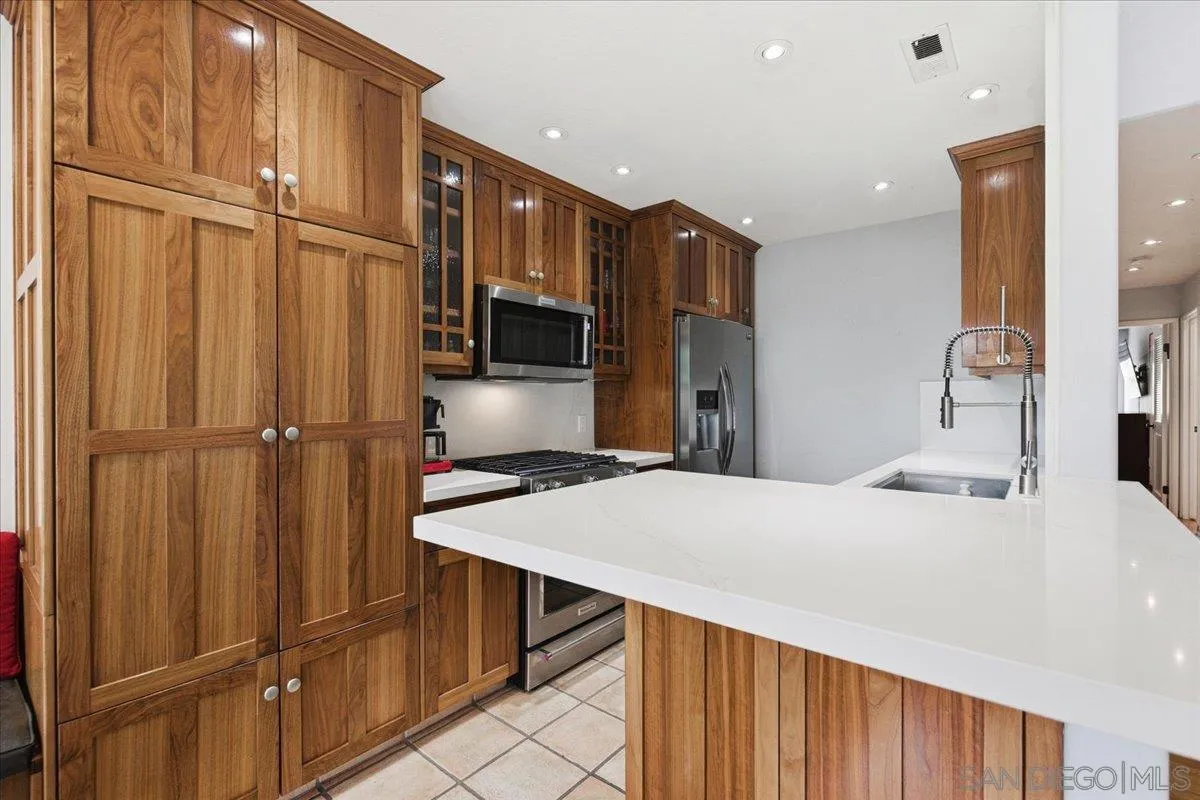 Photo #12: 260011919 Listing: Photo #12