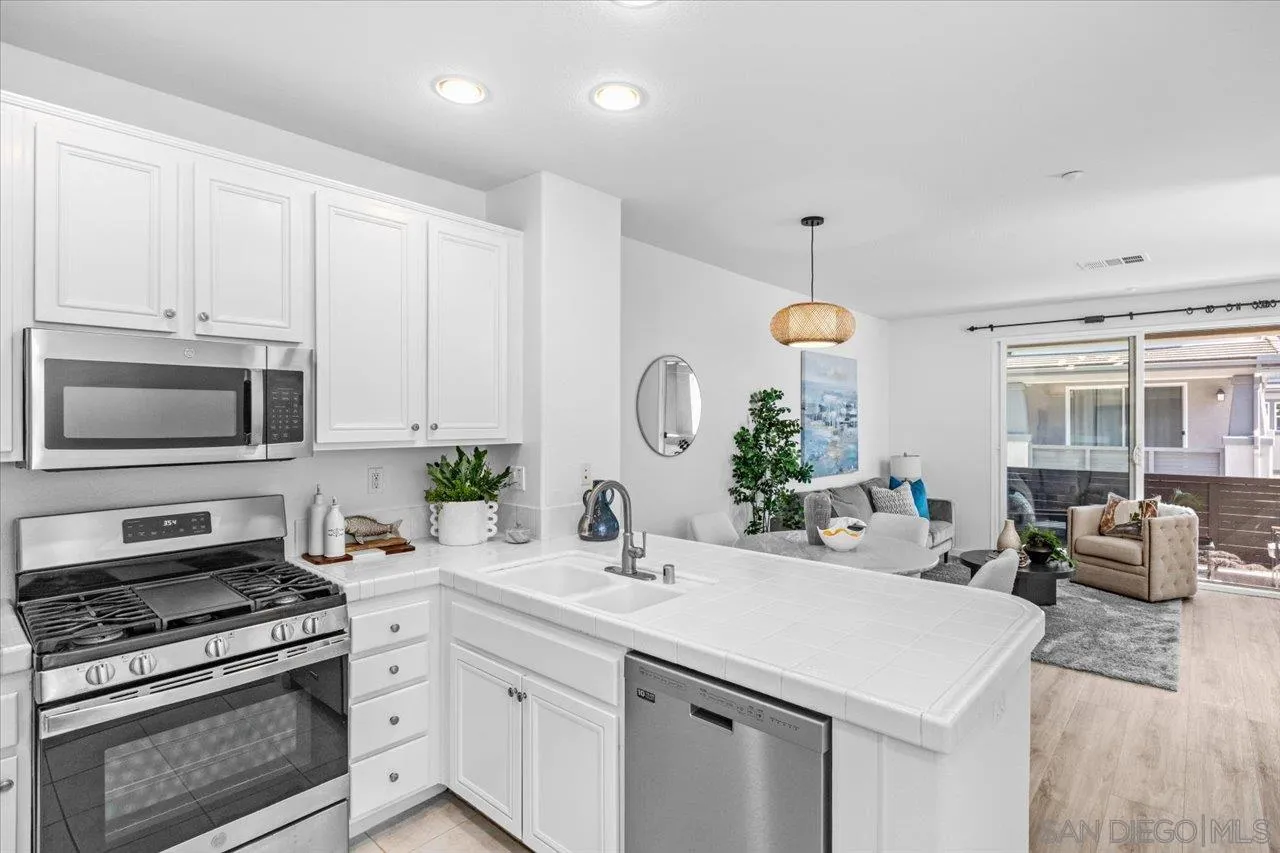 https://cdn.realtyfeed.com/cdn/127/260011921/9bca79f778e7c0af9e4085ea7821d81b.webp