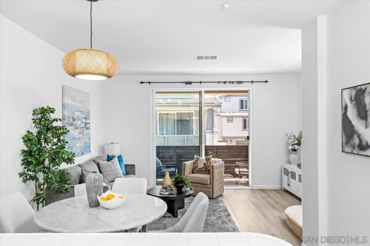 https://cdn.realtyfeed.com/cdn/127/260011921/b86612d01456a4d13a768bd4a34cf151.webp