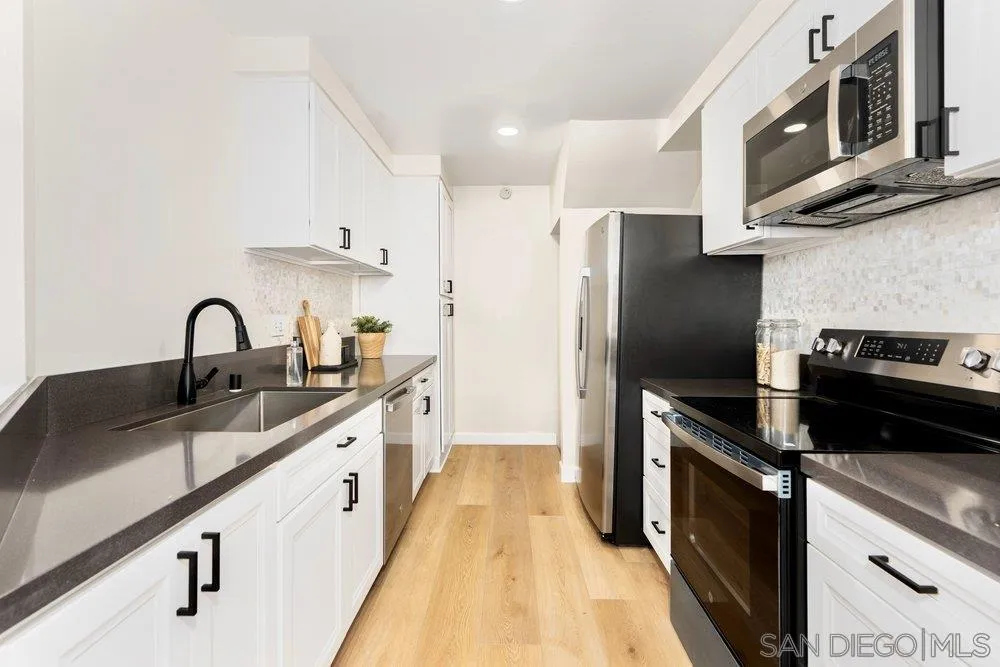 Photo #12: 260011922 Listing: Photo #12