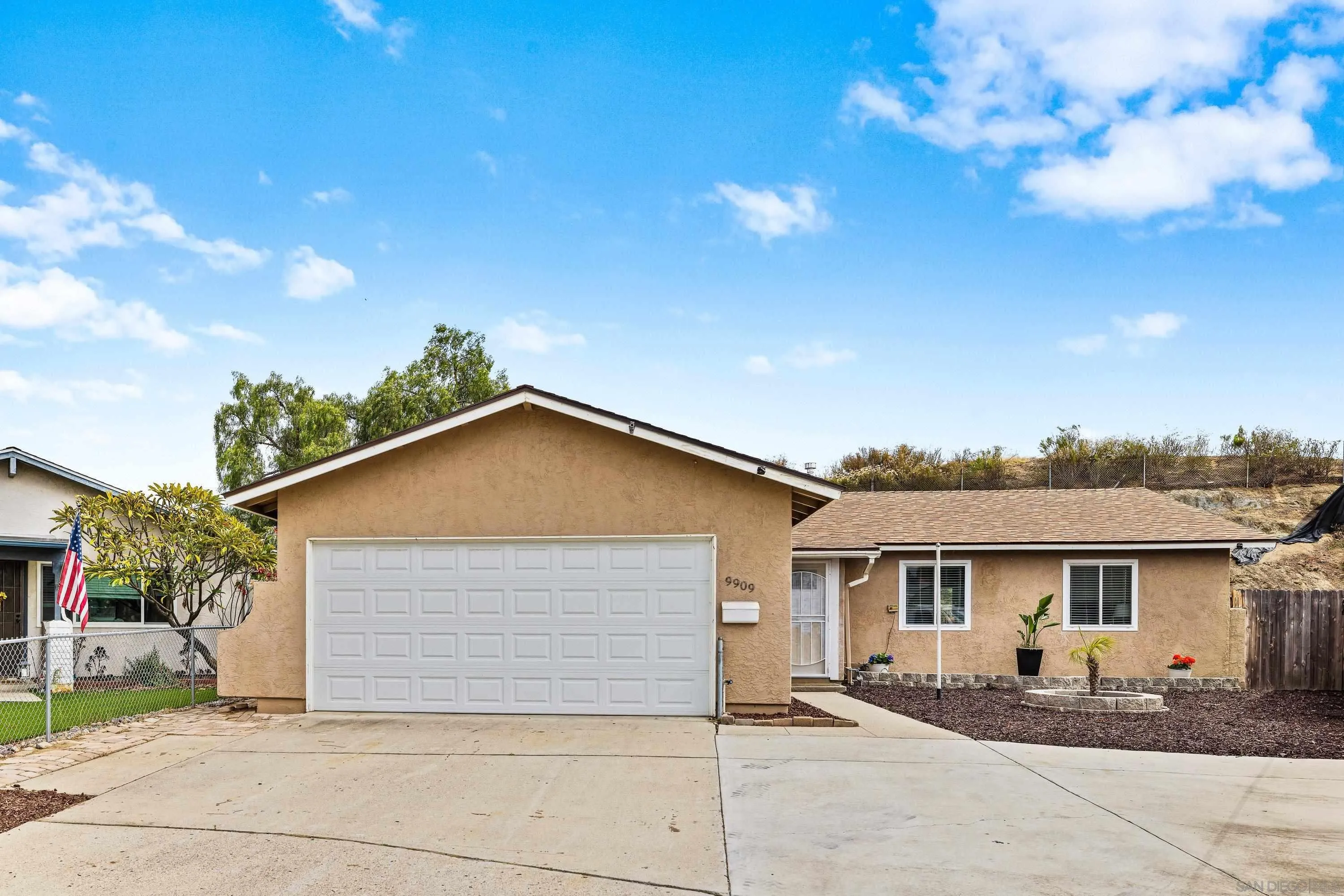 Lakeside, CA 92040