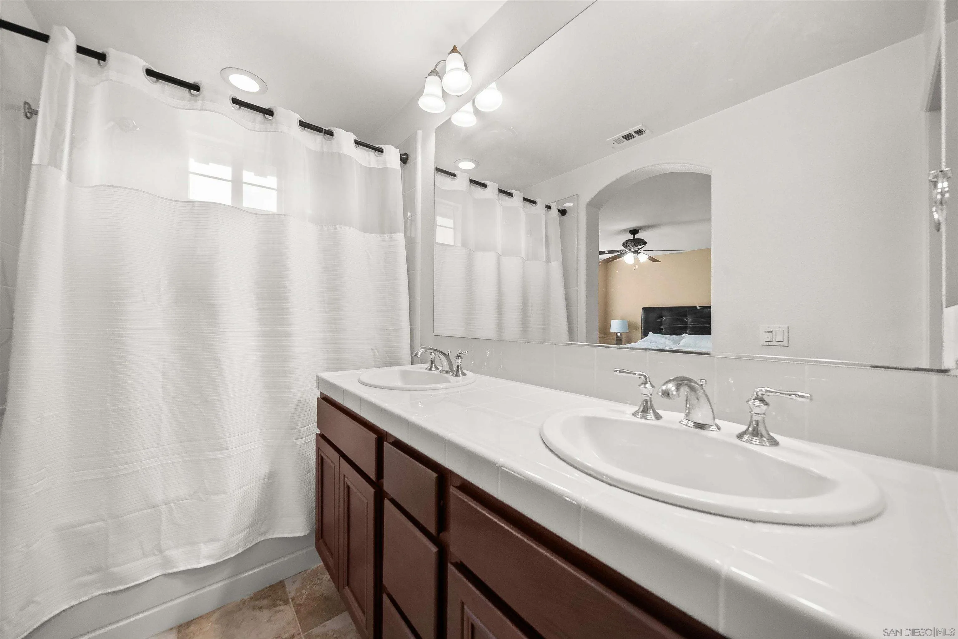 Photo #12: 260011928 Listing: Photo #12