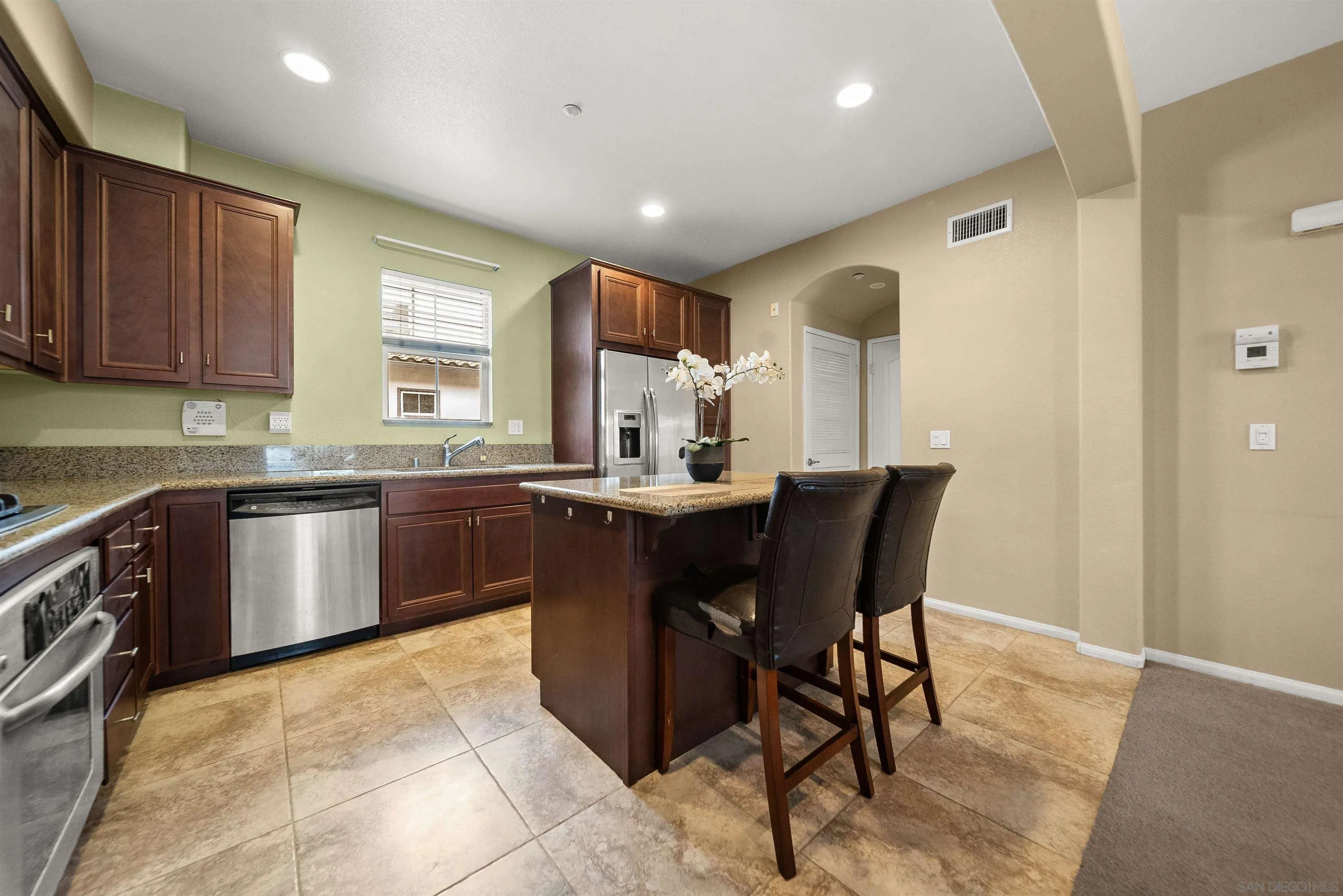 Photo #8: 260011928 Listing: Photo #8