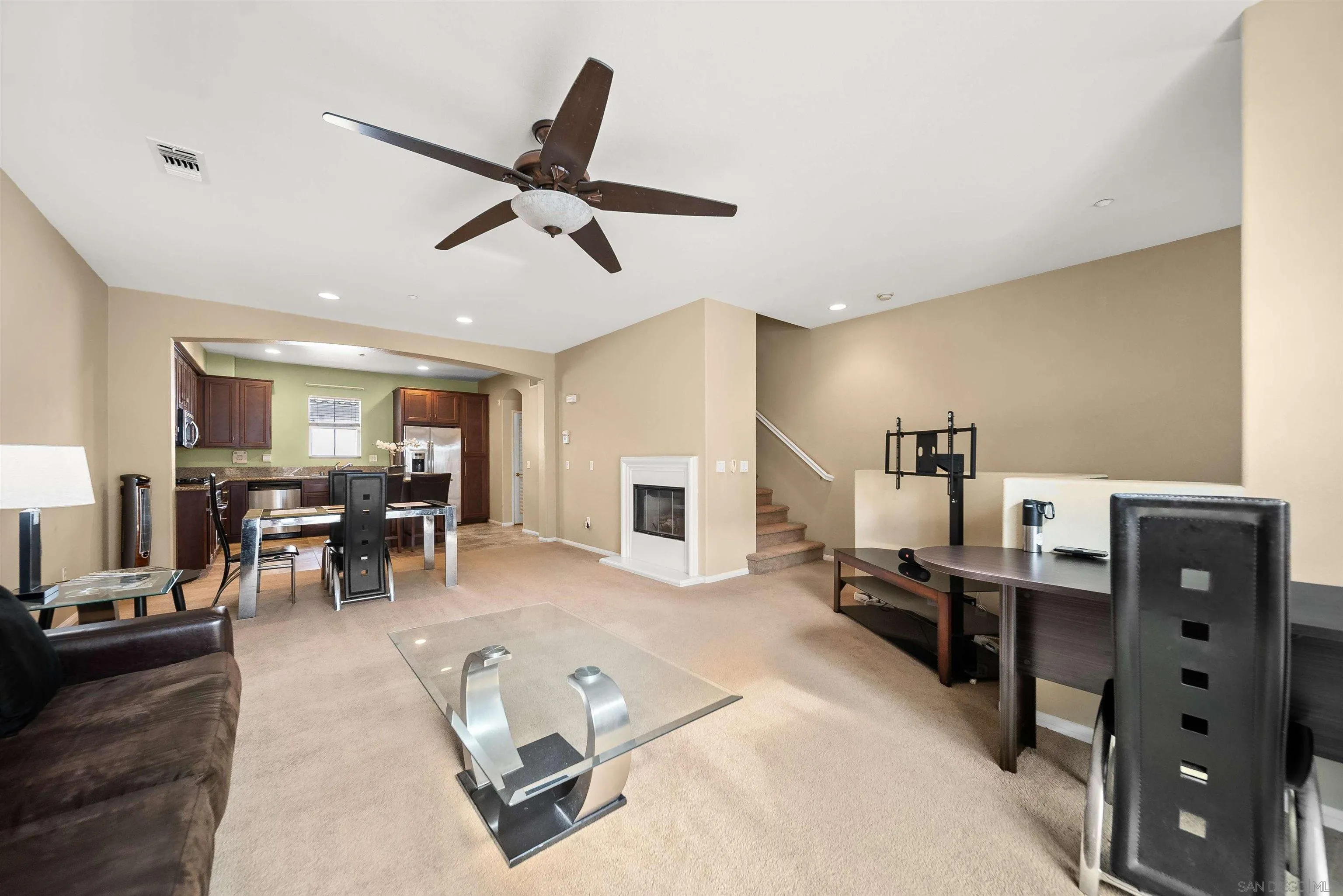 Photo #2: 260011928 Listing: Photo #2