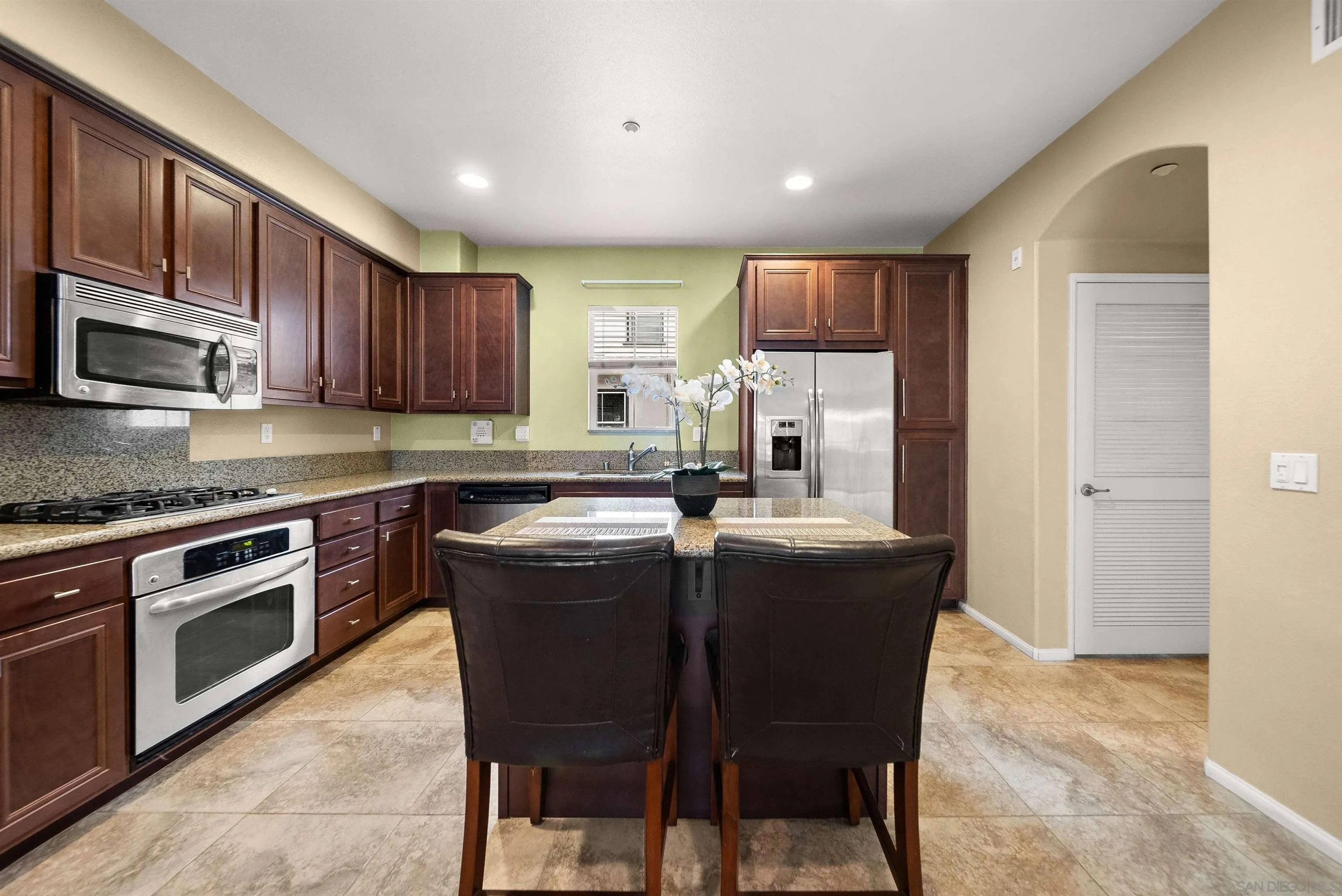 Photo #7: 260011928 Listing: Photo #7