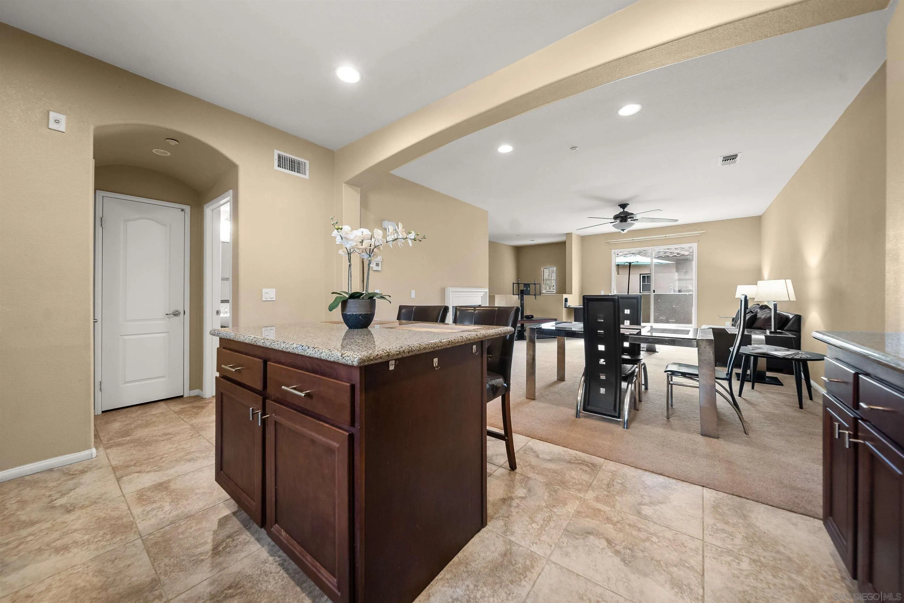 Photo #1: 260011928 Listing: Photo #1