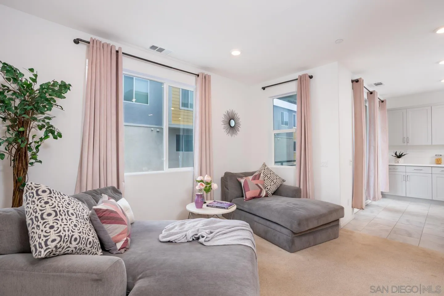 Photo #2: 260011930 Listing: Photo #2