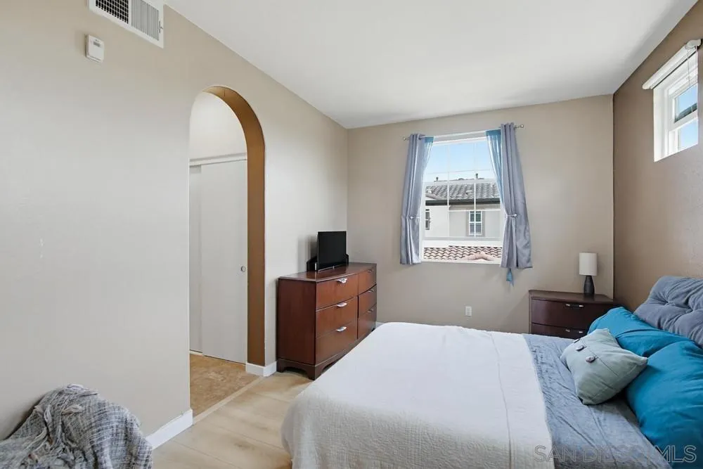 https://cdn.realtyfeed.com/cdn/127/260011935/0af673c1b91ebf49a64147db05321ba6.webp