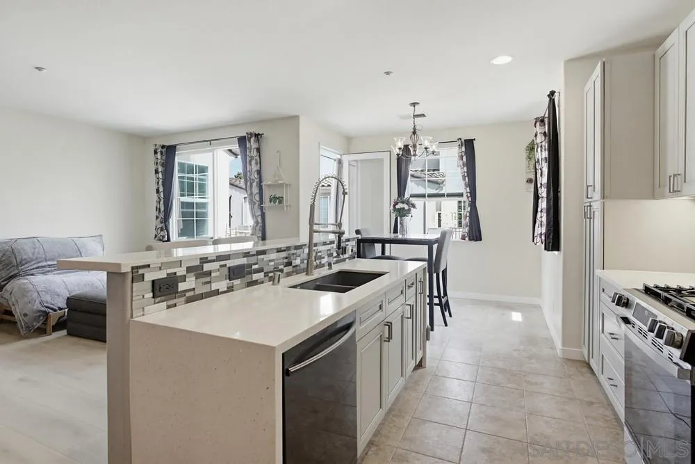 https://cdn.realtyfeed.com/cdn/127/260011935/0f90764c337654cf17478a7d1012b376.webp