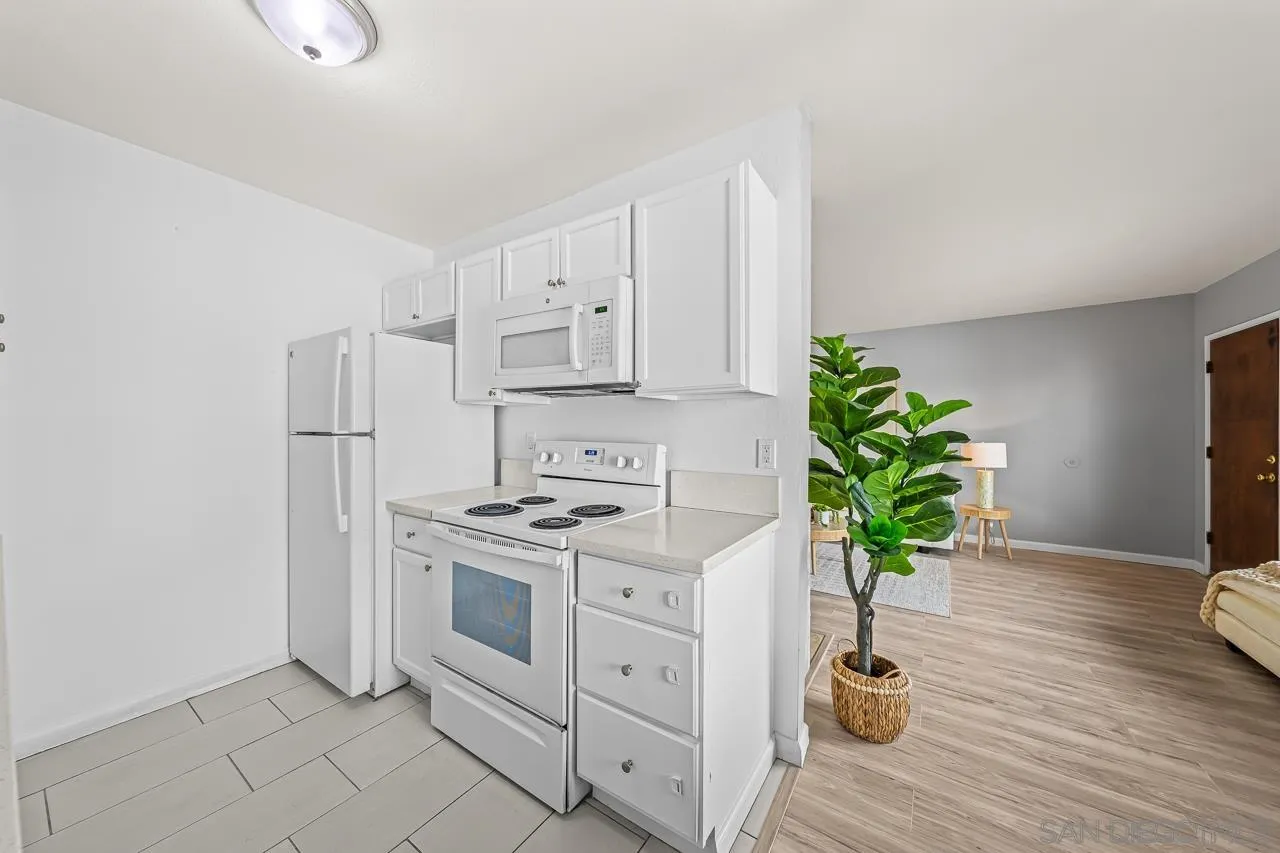 Photo #8: 260011941 Listing: Photo #8