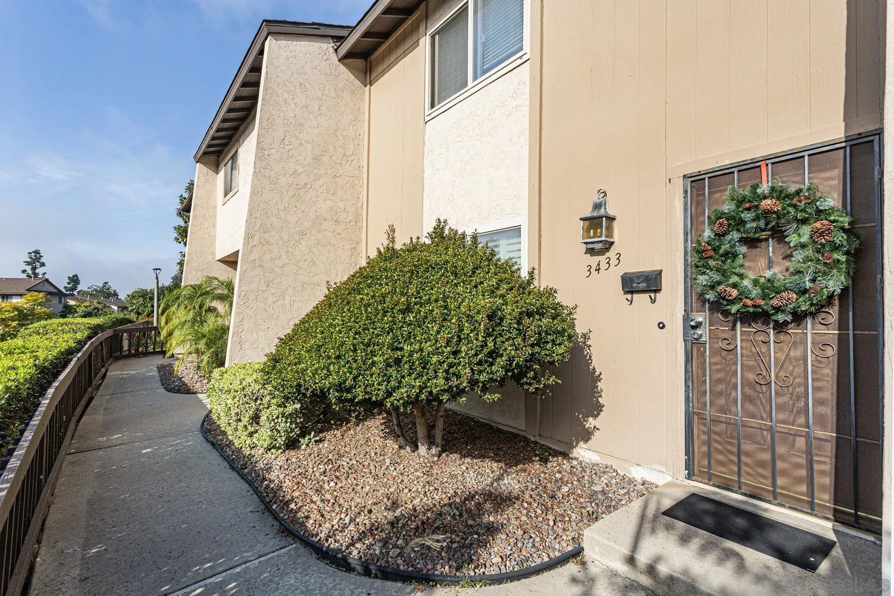 Photo #1: 260011948 Listing: Photo #1
