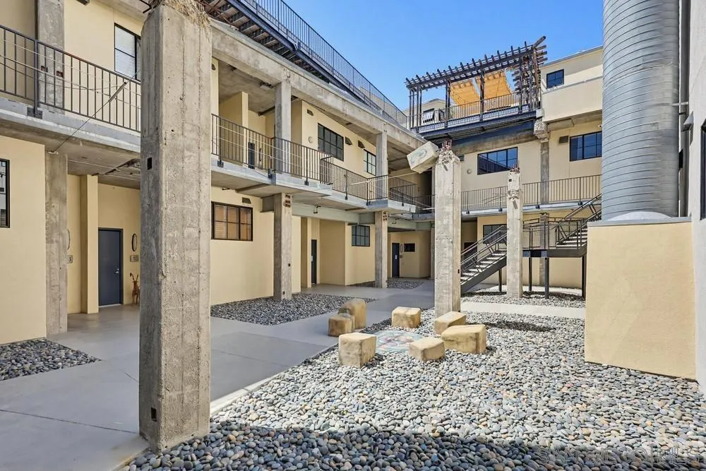 https://cdn.realtyfeed.com/cdn/127/260011952/30e5555237dd1134ad82a238b089e261.webp