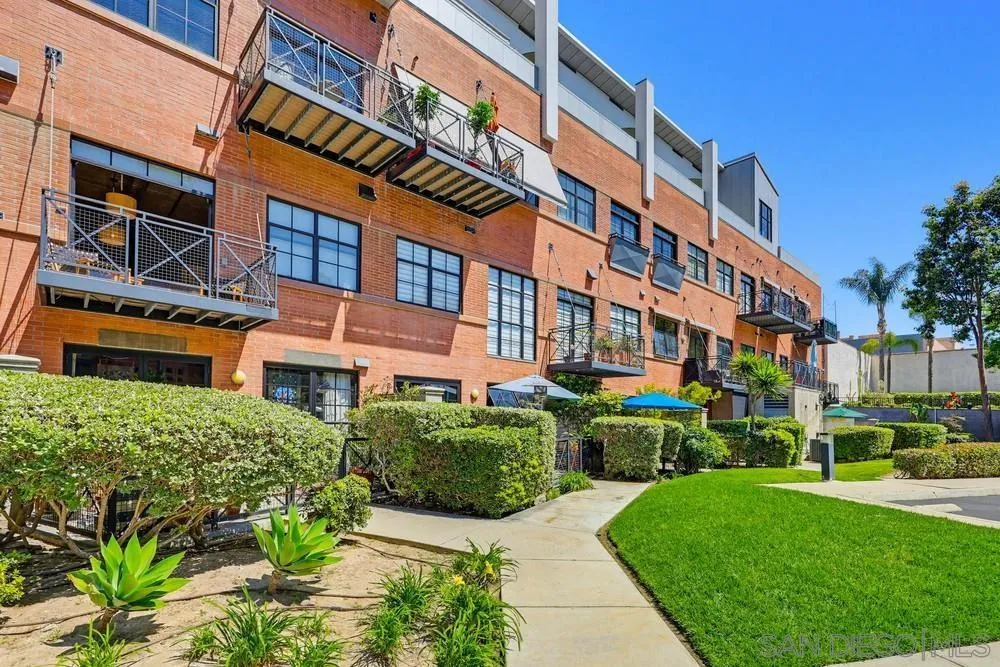 https://cdn.realtyfeed.com/cdn/127/260011952/6f50fe599cac918461f18494285838c3.webp
