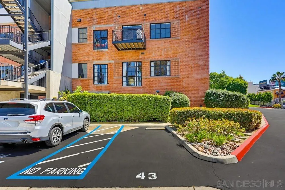 https://cdn.realtyfeed.com/cdn/127/260011952/889b3aa56e42218e74399b3ff2c39c92.webp