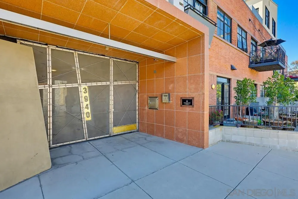 https://cdn.realtyfeed.com/cdn/127/260011952/8cf3e5d7cc6d8bd1fee3e9962f221982.webp