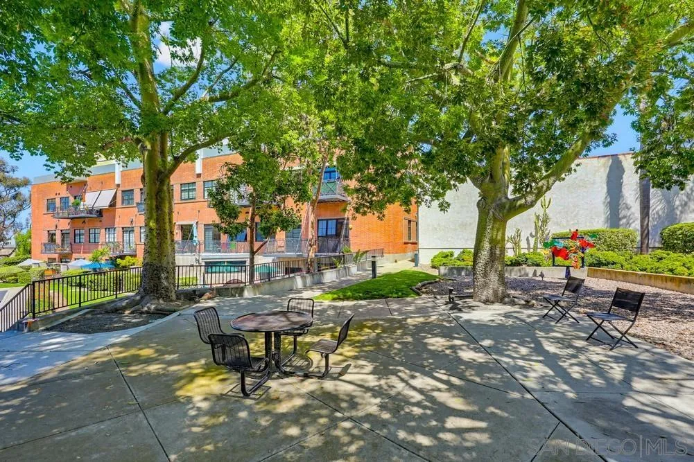 https://cdn.realtyfeed.com/cdn/127/260011952/d3a88b850f8ef05c13b9ac983f4f5dd9.webp