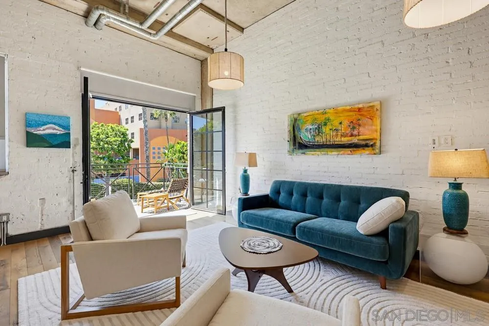 https://cdn.realtyfeed.com/cdn/127/260011952/de43378efc9fd4308e9fee39f2b44c47.webp