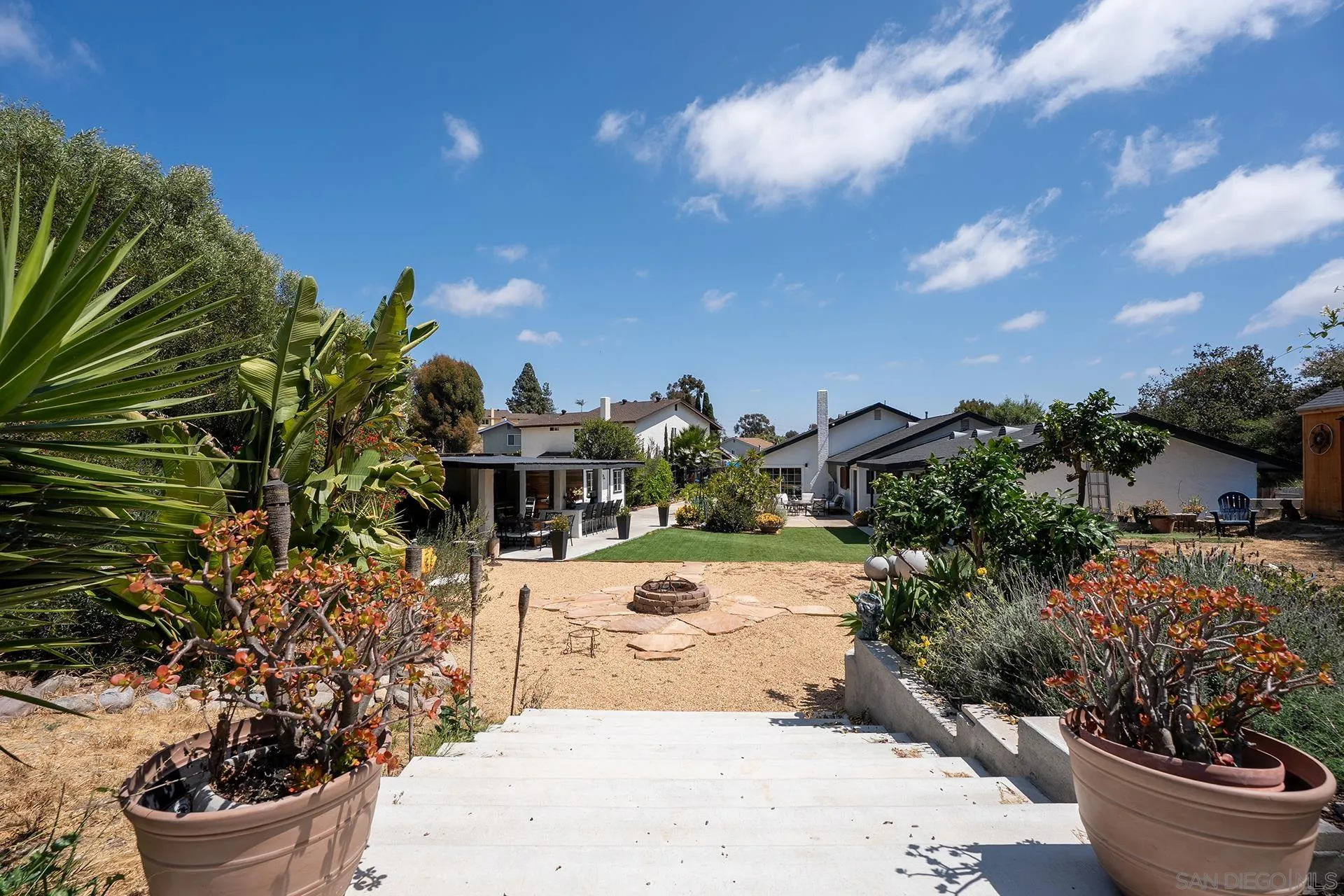 https://cdn.realtyfeed.com/cdn/127/260011953/82df48332a2ccdb0f7840f9b8d736a3d.webp