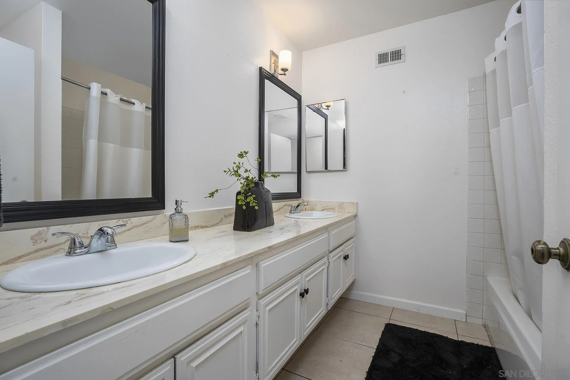 https://cdn.realtyfeed.com/cdn/127/260011953/c0db05274d937a7e24b33510e7426e8e.webp