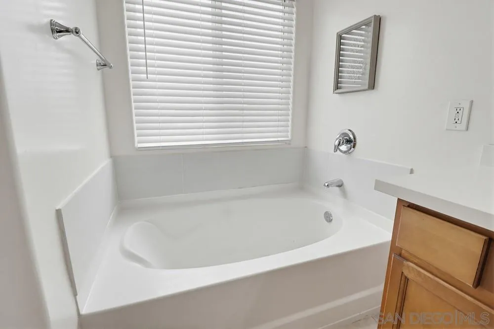 https://cdn.realtyfeed.com/cdn/127/260011955/14a6fc92806a2a3d70600a43da78509d.webp