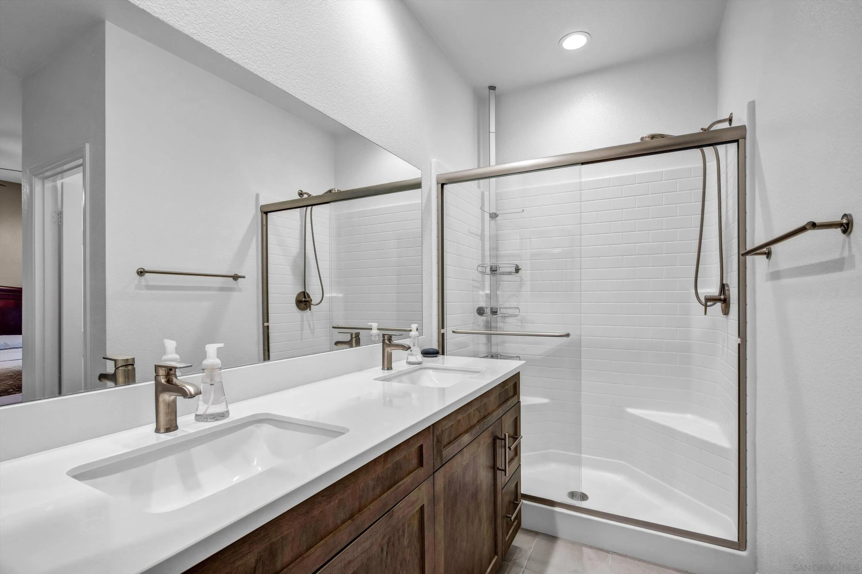 Photo #13: 260011961 Listing: Photo #13