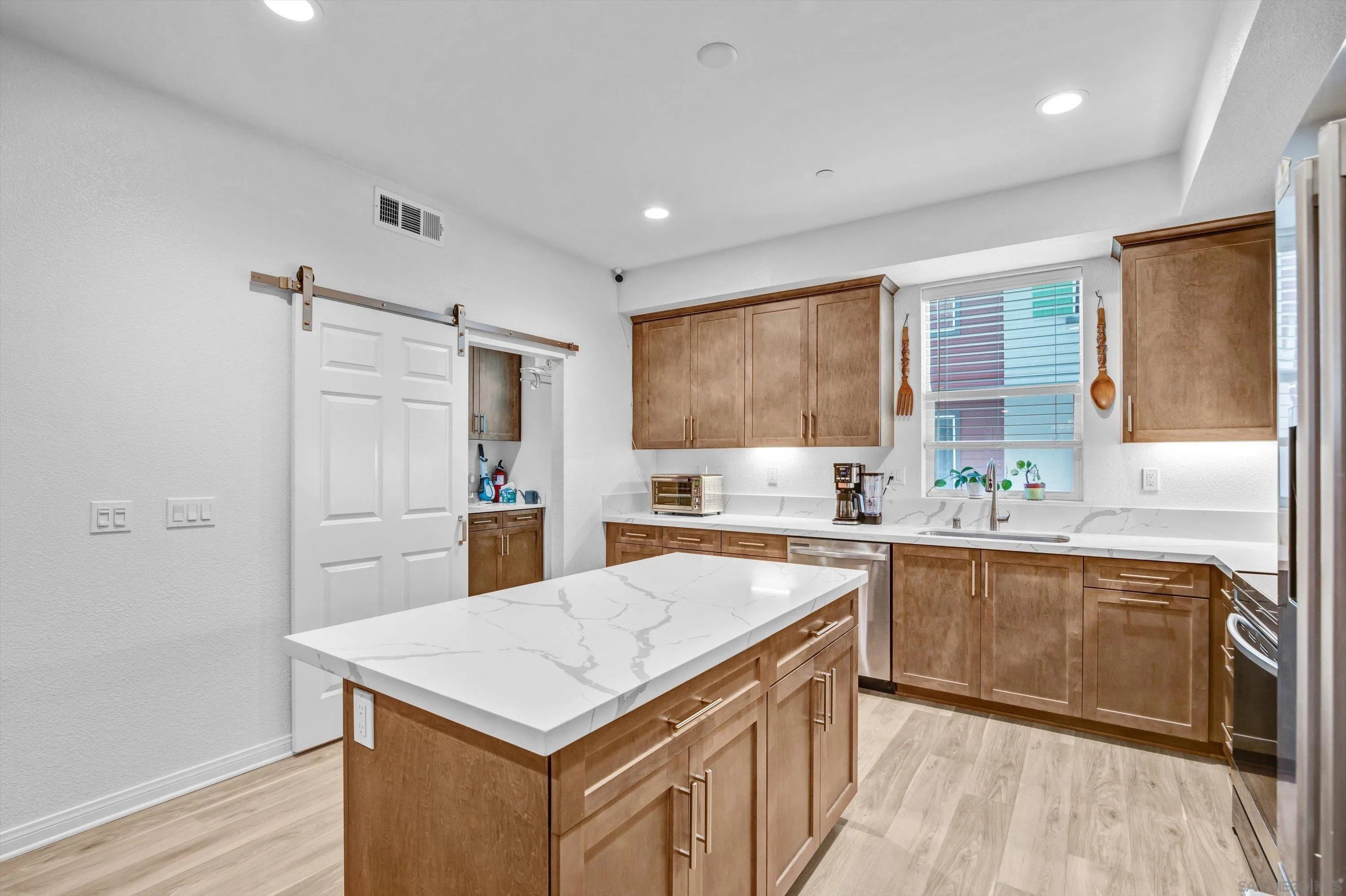Photo #8: 260011961 Listing: Photo #8