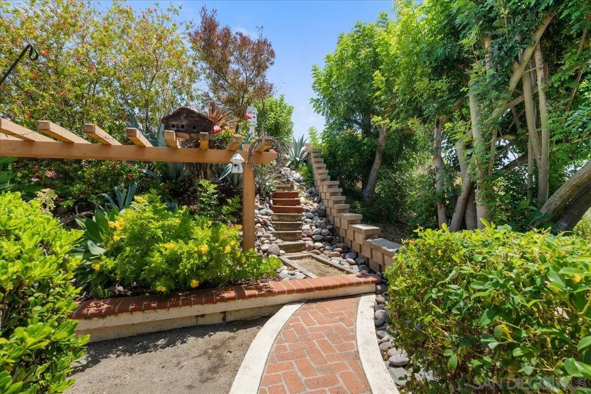 https://cdn.realtyfeed.com/cdn/127/260011963/a9ce1cf10550e55a0d5236ed093f9a07.webp