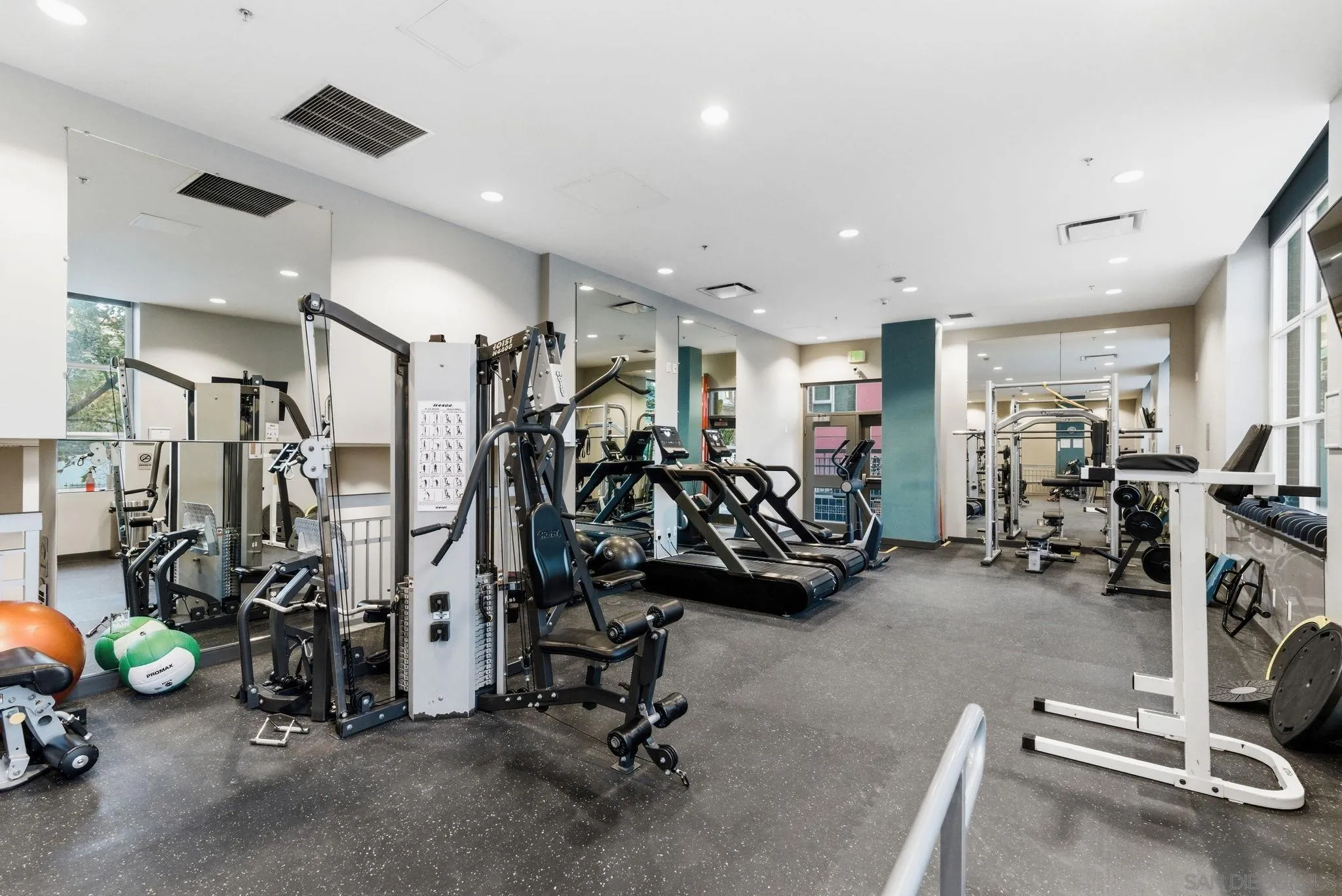 https://cdn.realtyfeed.com/cdn/127/260011966/5f160adee4ea615557c8dcd0fe4f1fd7.webp