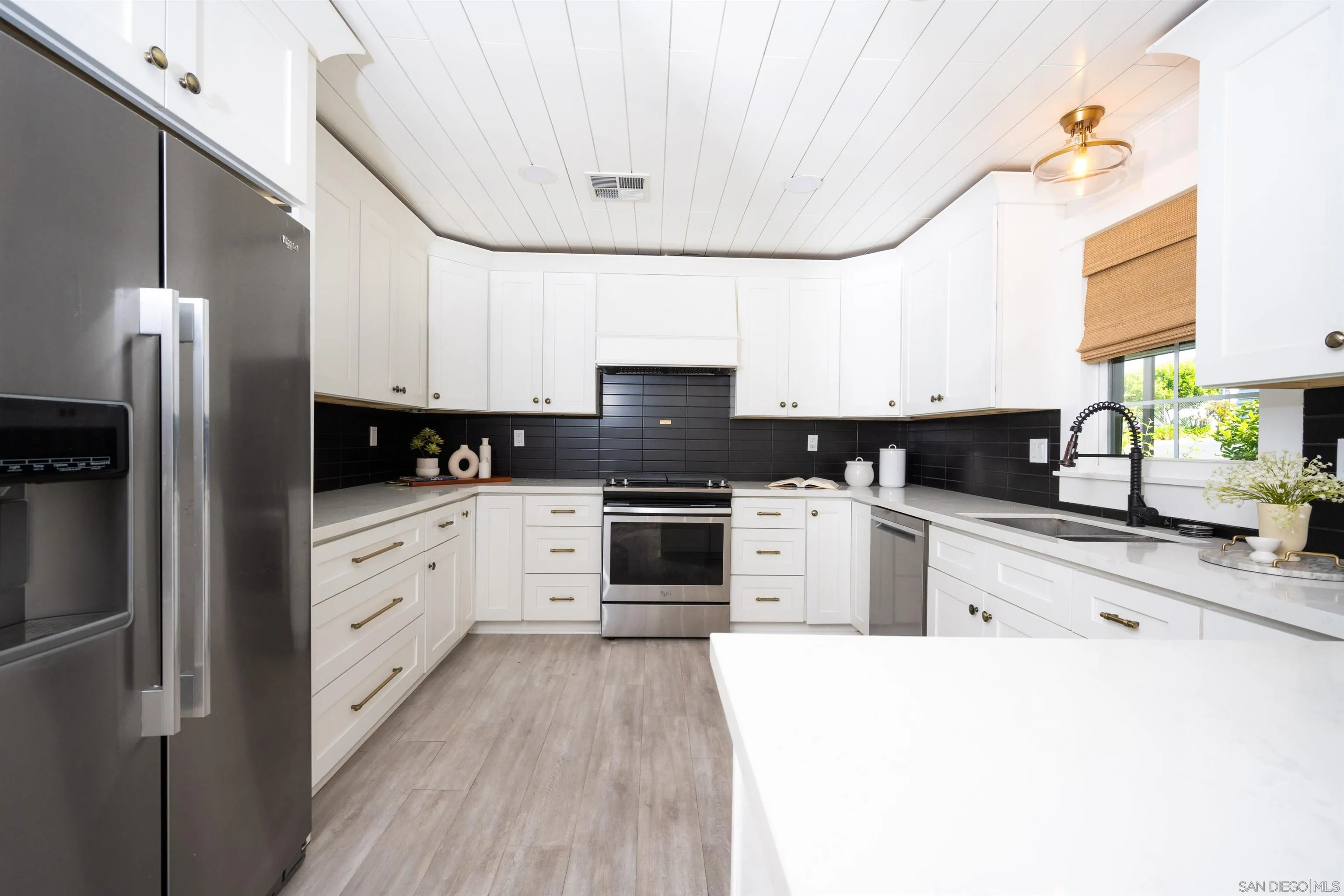https://cdn.realtyfeed.com/cdn/127/260011968/403a3c6dbaf1d64c0d9a3734f2cde75e.webp