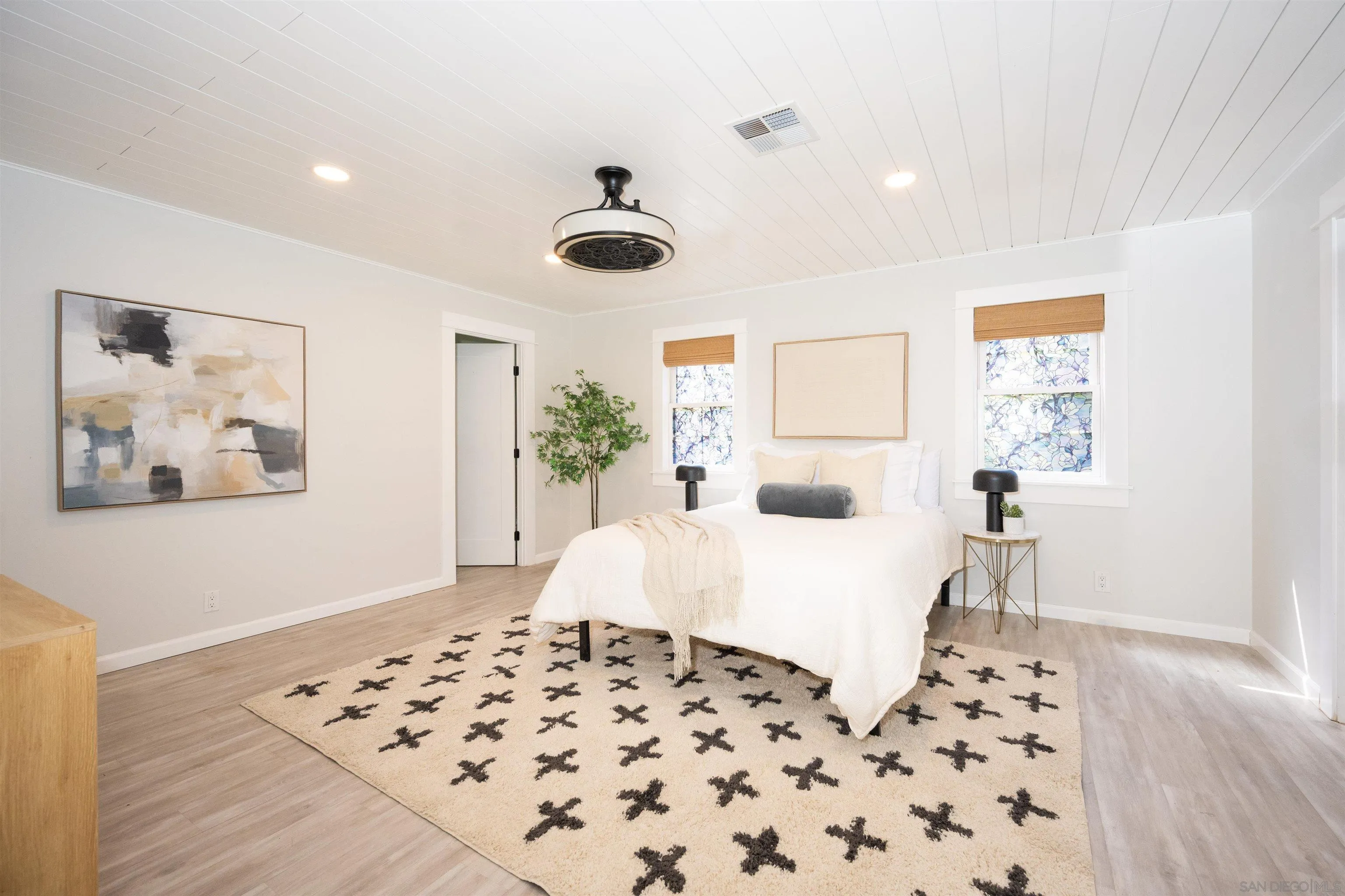 https://cdn.realtyfeed.com/cdn/127/260011968/b639edd04d304e3fbe9e2dc6a8403c6b.webp