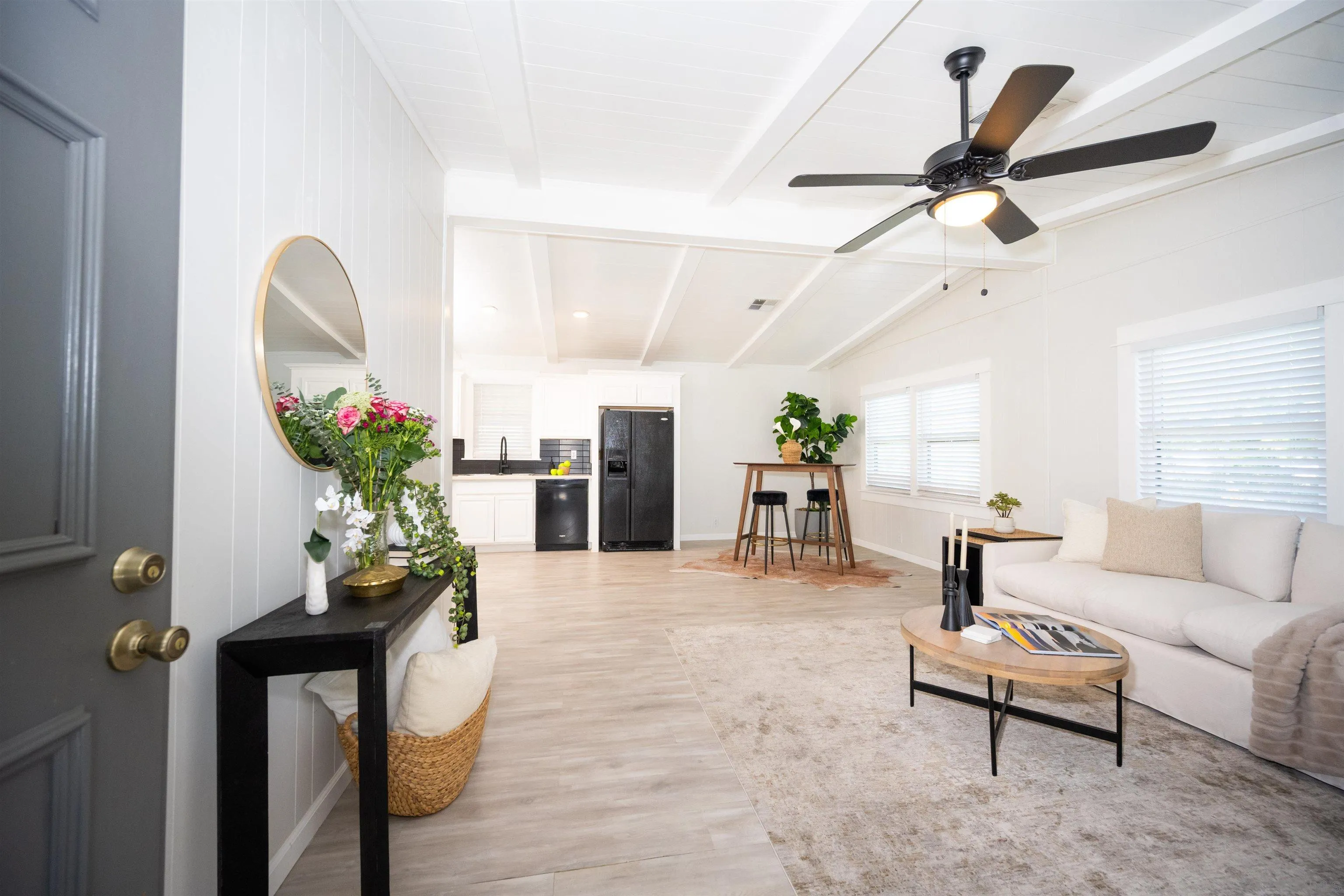 https://cdn.realtyfeed.com/cdn/127/260011968/dbb63d324b158fc155a84b6b1276cbc1.webp