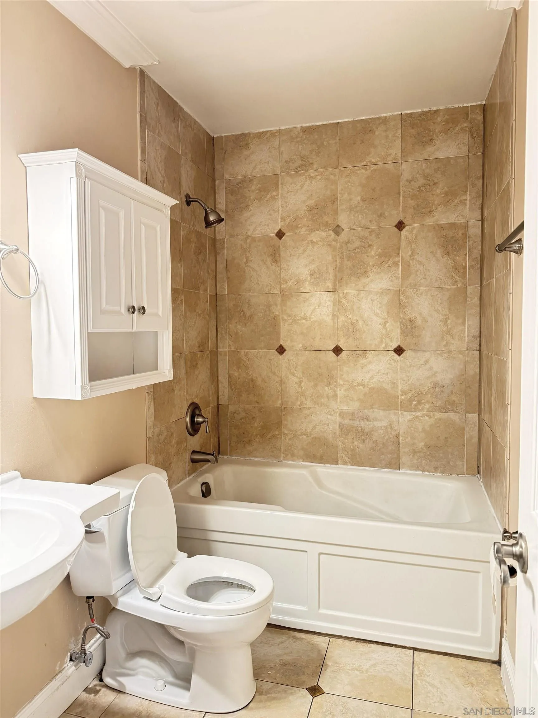 https://cdn.realtyfeed.com/cdn/127/260011973/17842fee534c2c6da7fde43741738cbf.webp