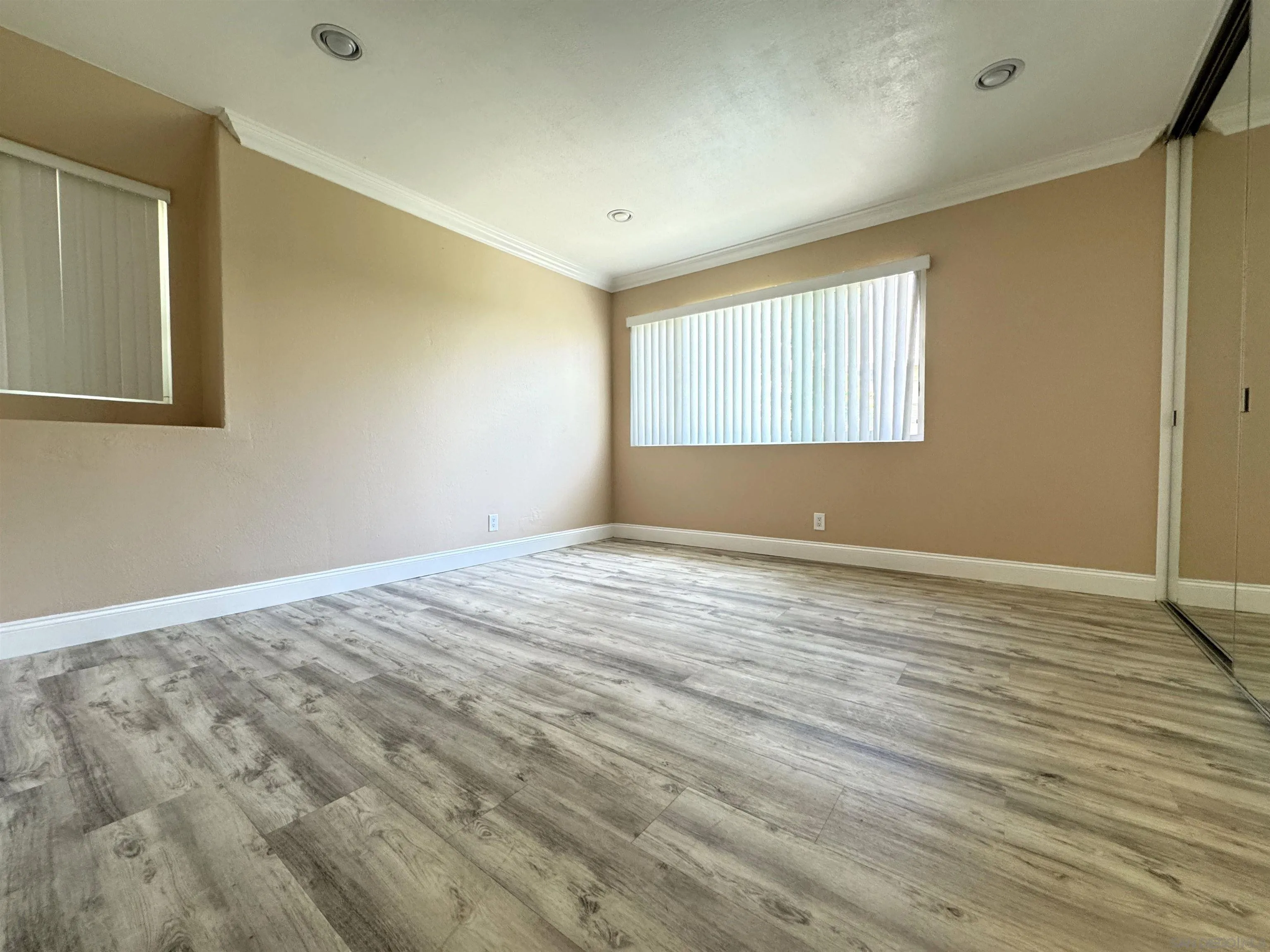 https://cdn.realtyfeed.com/cdn/127/260011973/34ed97b9e5da7da5e4eee50fb8014785.webp