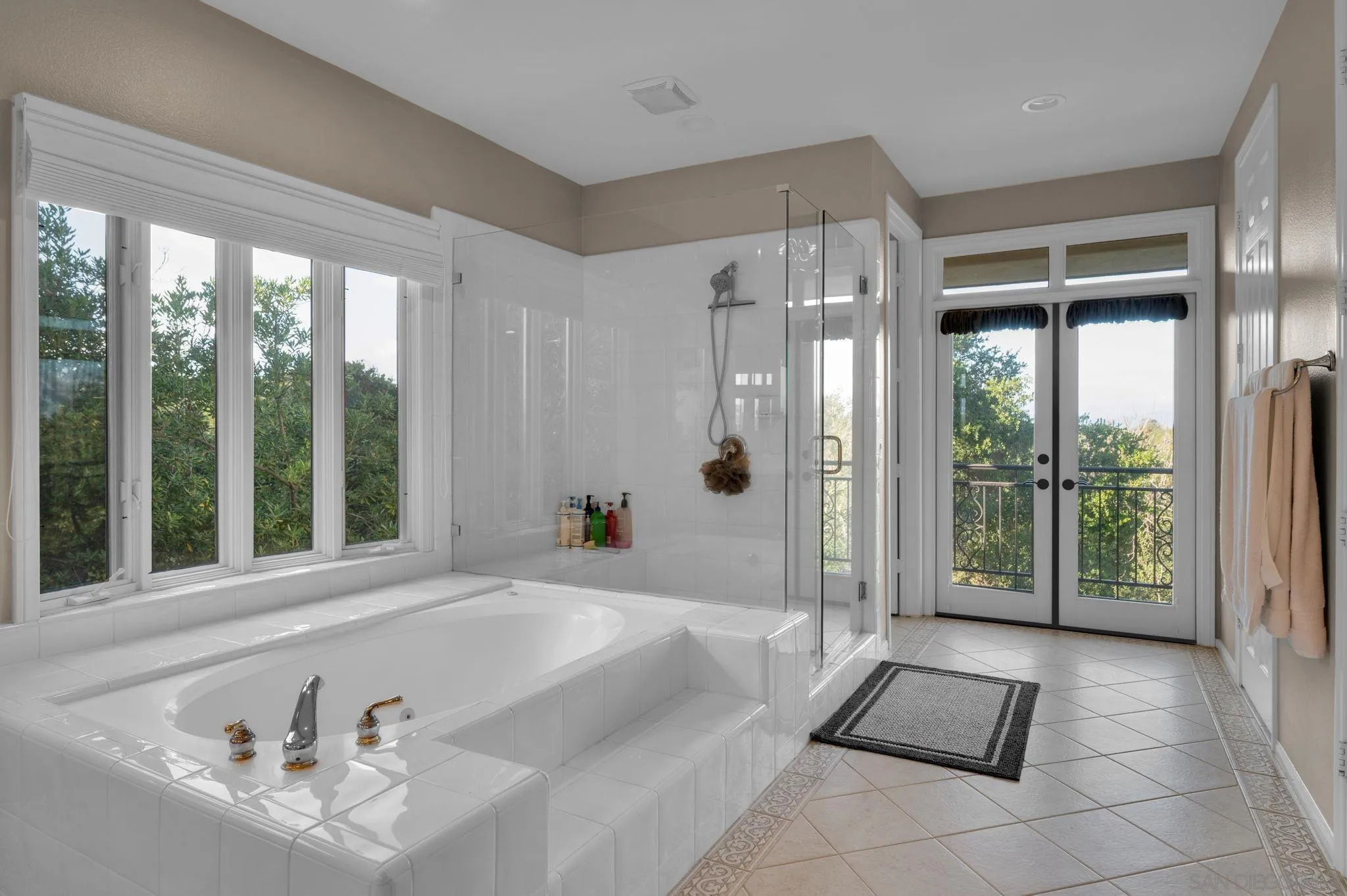 https://cdn.realtyfeed.com/cdn/127/260011984/a1468c46bb2080cec95e490f7e9d56b9.webp