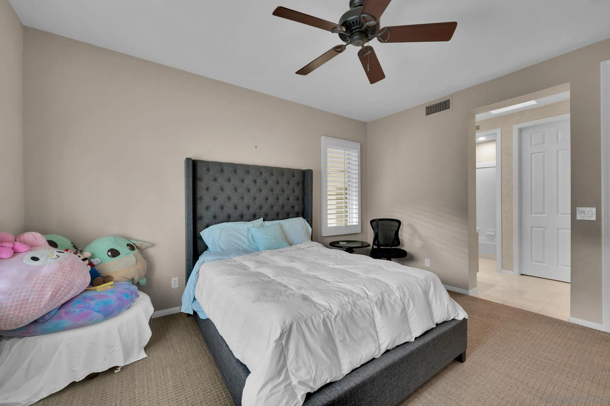 https://cdn.realtyfeed.com/cdn/127/260011984/aad21641676d1a0bfb5ff4129efb1a1a.webp