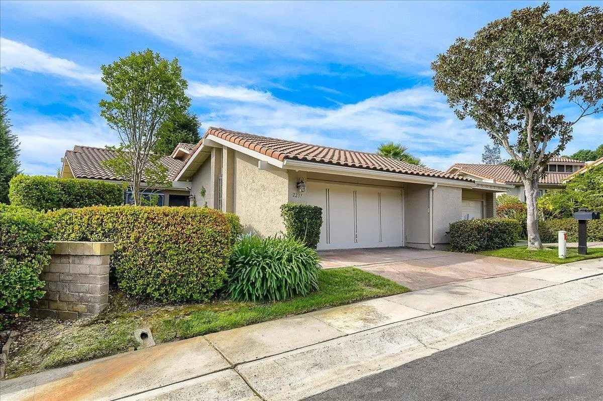 Photo #3: 260011991 Listing: Photo #3