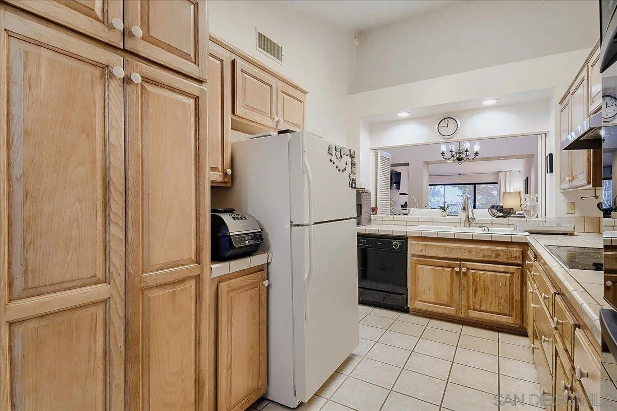 Photo #15: 260011991 Listing: Photo #15