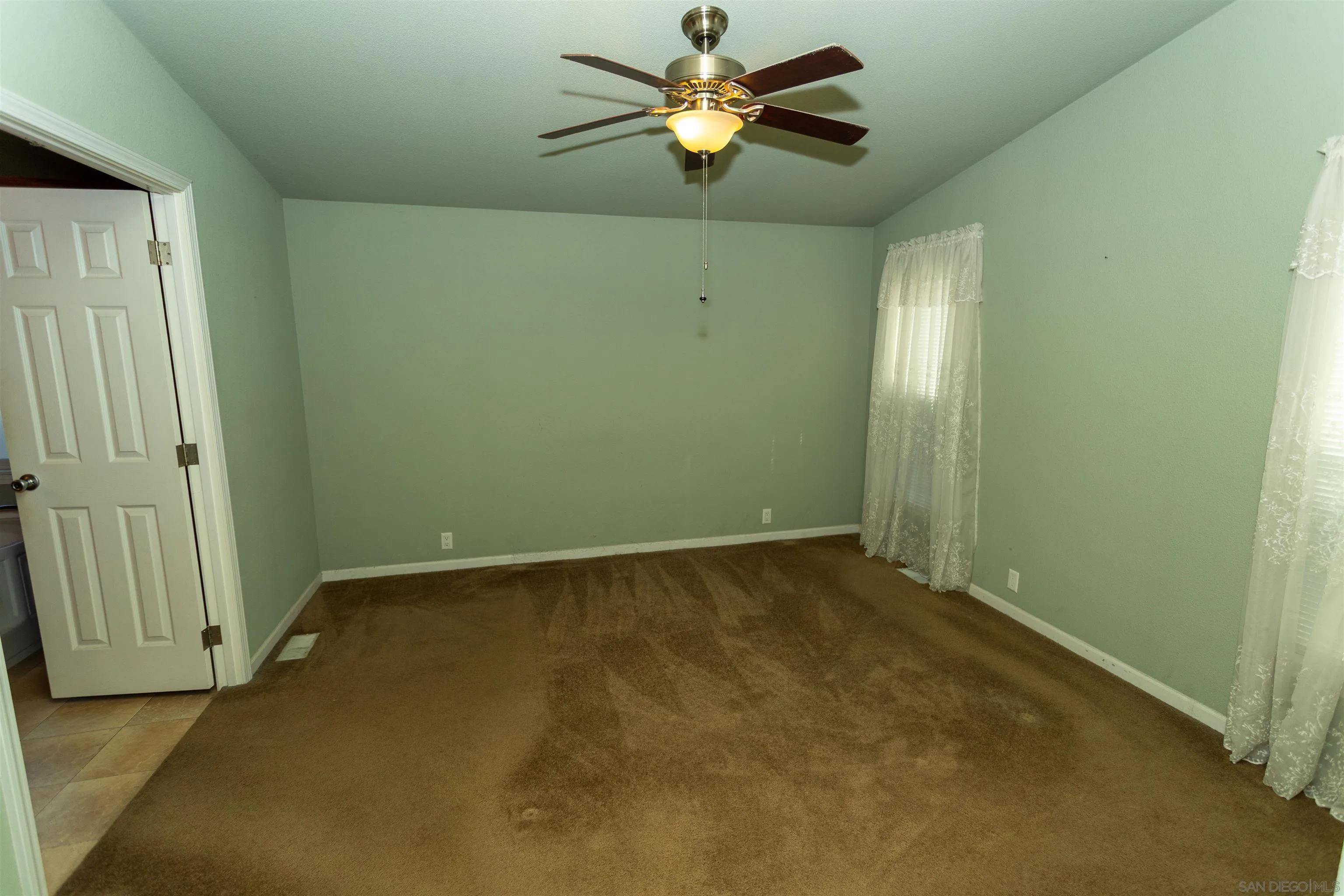 https://cdn.realtyfeed.com/cdn/127/260012014/1c9cb49b9ed3d696e0eb59e9d5fc074a.webp