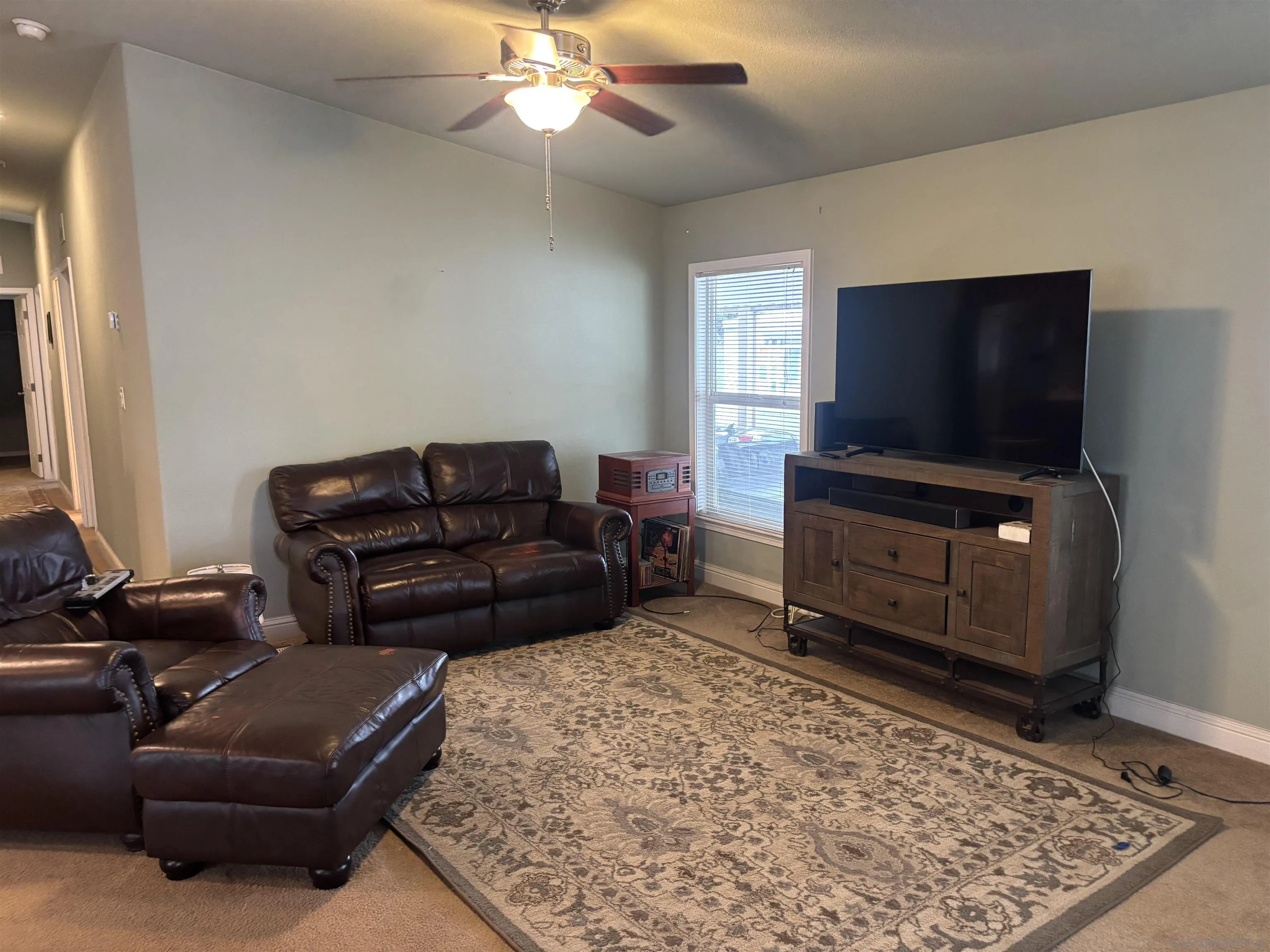 https://cdn.realtyfeed.com/cdn/127/260012014/6f1df5f3e762cd024eee37d13d1e2a02.webp