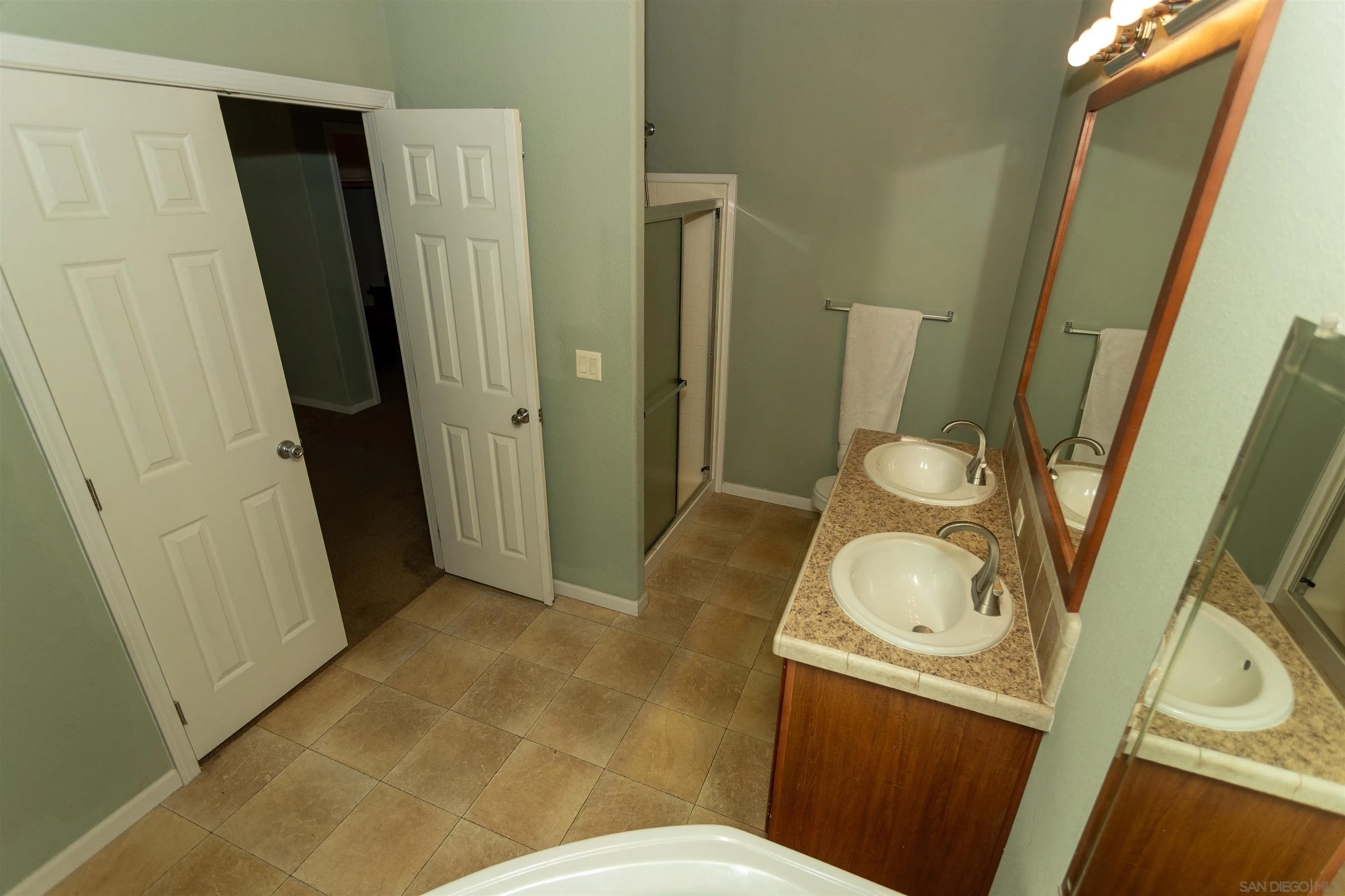 https://cdn.realtyfeed.com/cdn/127/260012014/836e8e06fe671a61ead9ee12cdf32fbe.webp