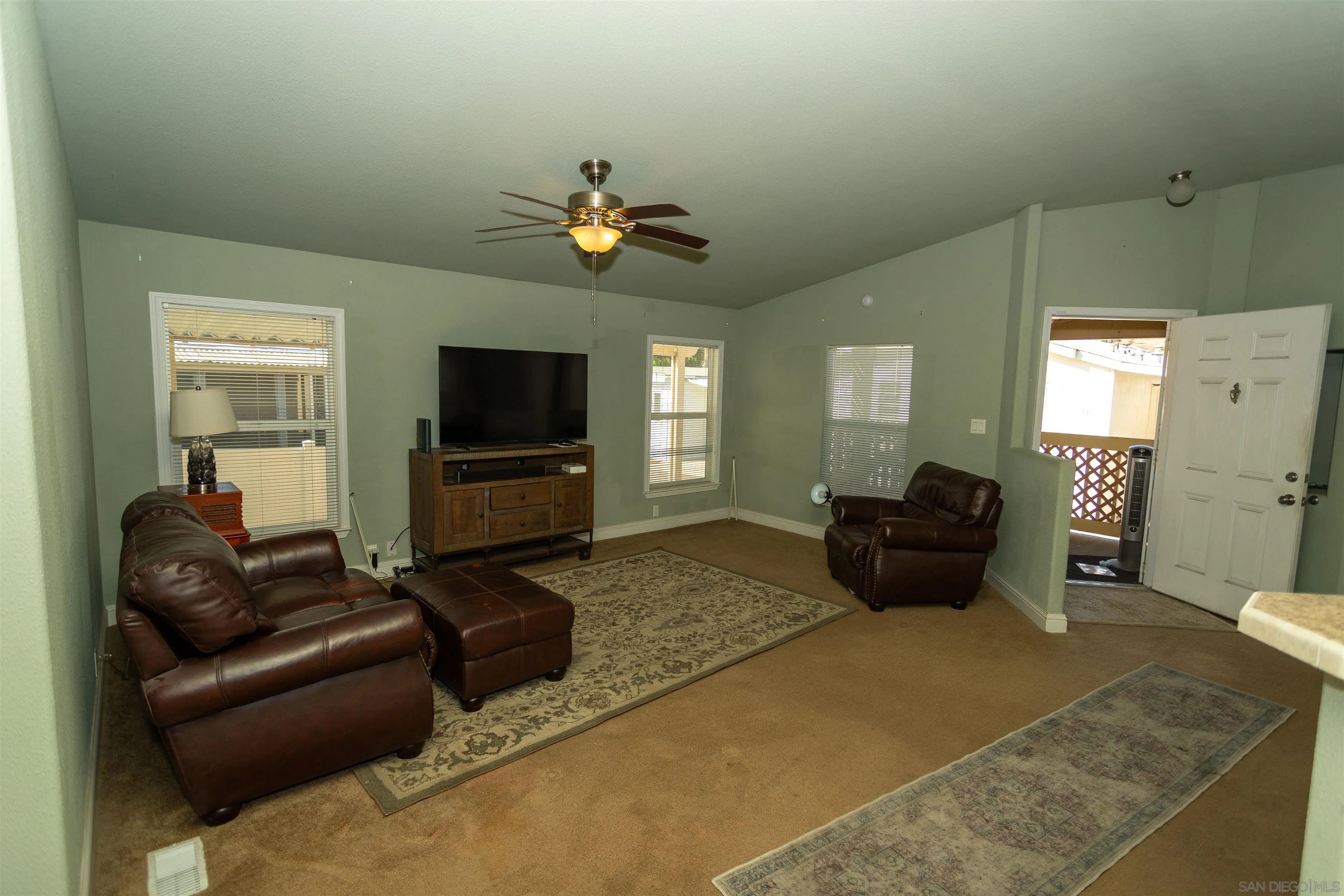 https://cdn.realtyfeed.com/cdn/127/260012014/8e7651231487f955364e1b4fd661a884.webp