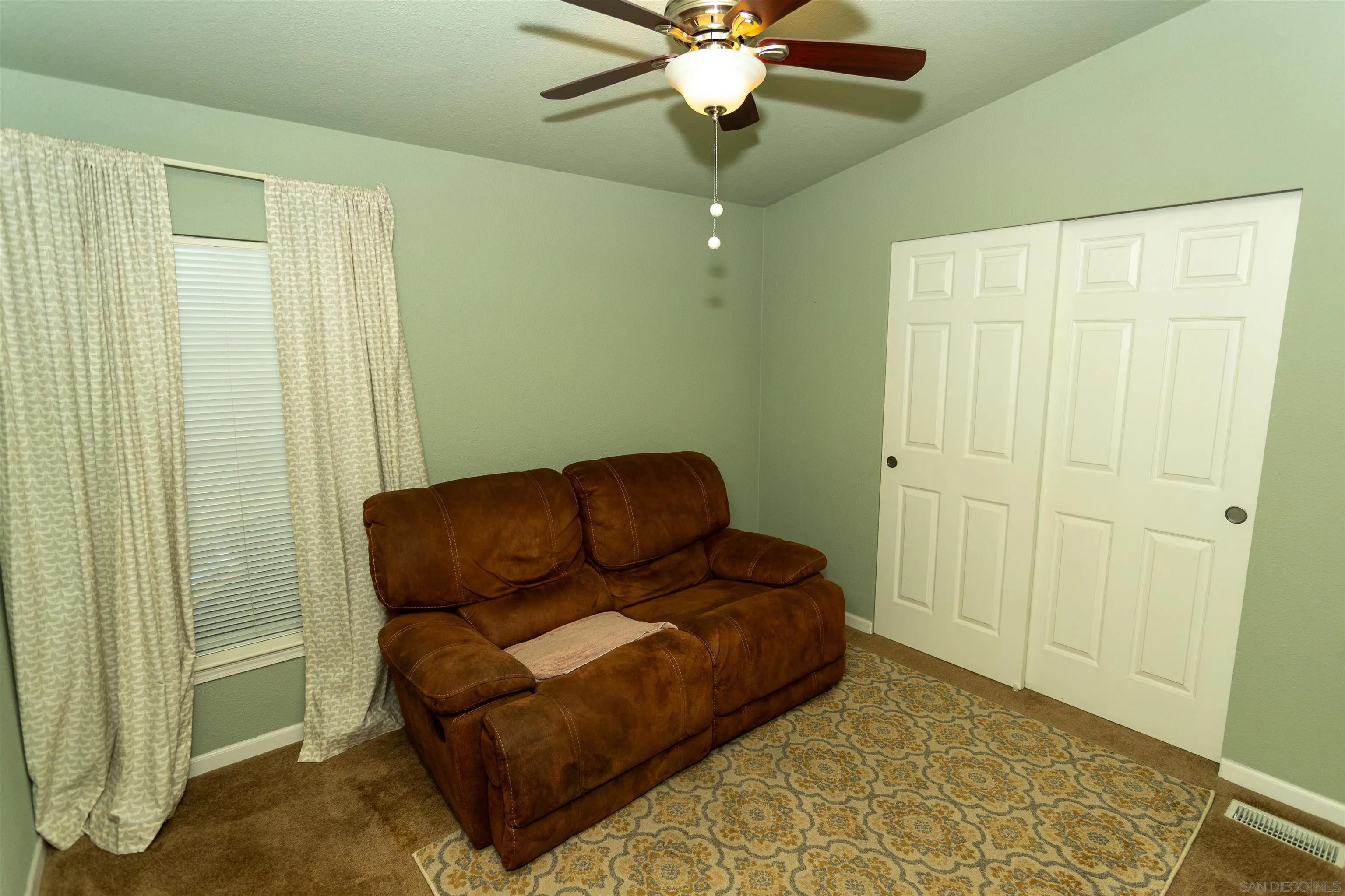 https://cdn.realtyfeed.com/cdn/127/260012014/a29bc275b142f088f07f753cbfeb1e5b.webp