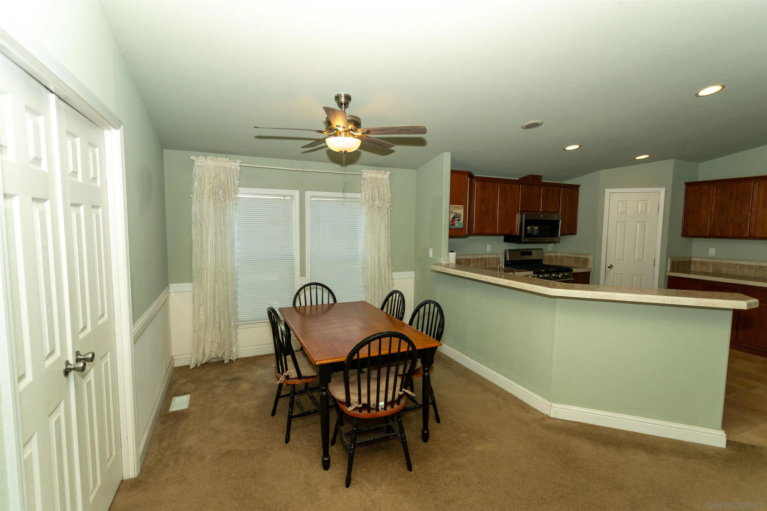 https://cdn.realtyfeed.com/cdn/127/260012014/a5248173c0a3839c63888aa3df66e033.webp