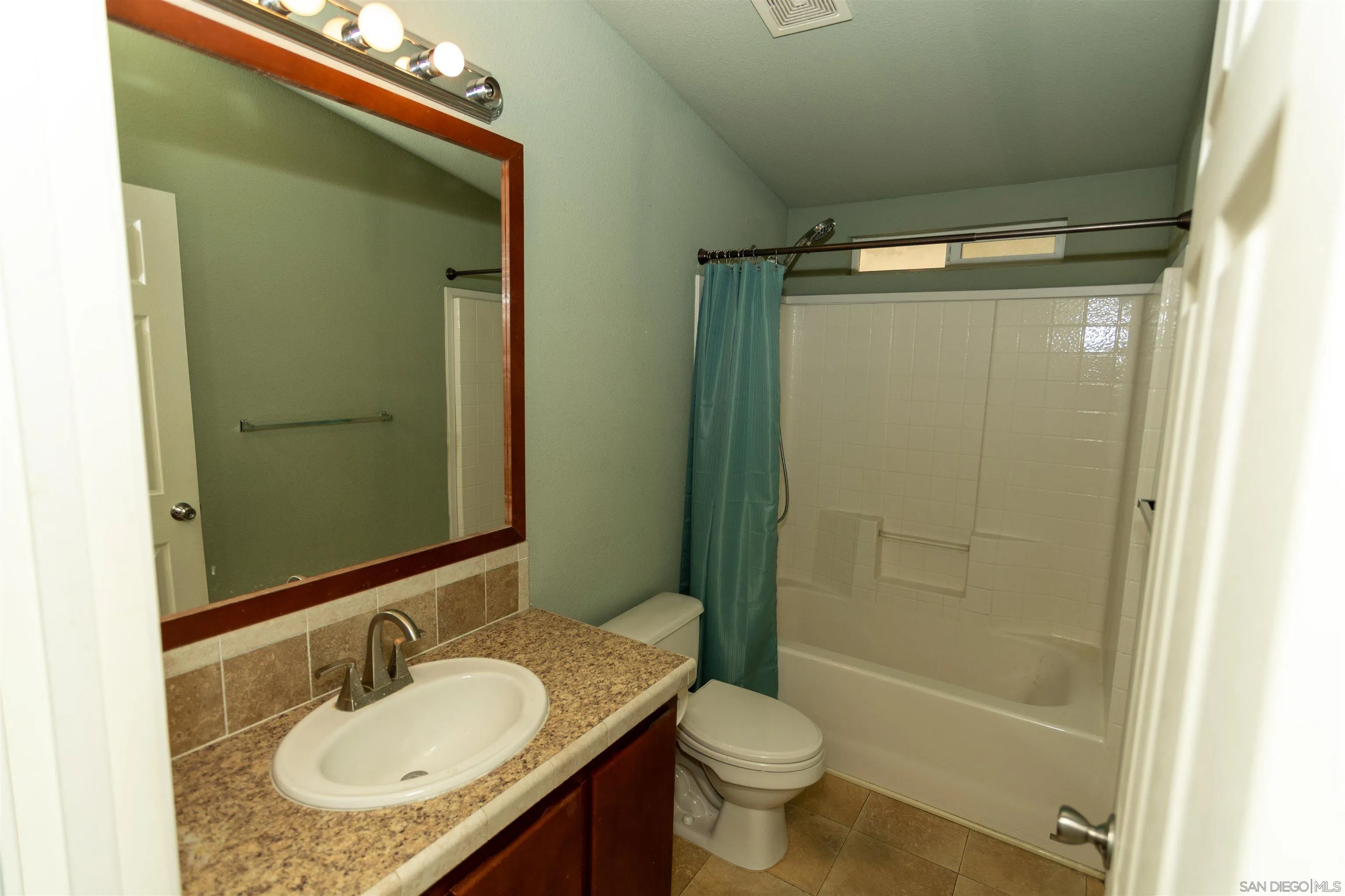 https://cdn.realtyfeed.com/cdn/127/260012014/b8ecf43f9f18a807c4ad7da1390b05d2.webp