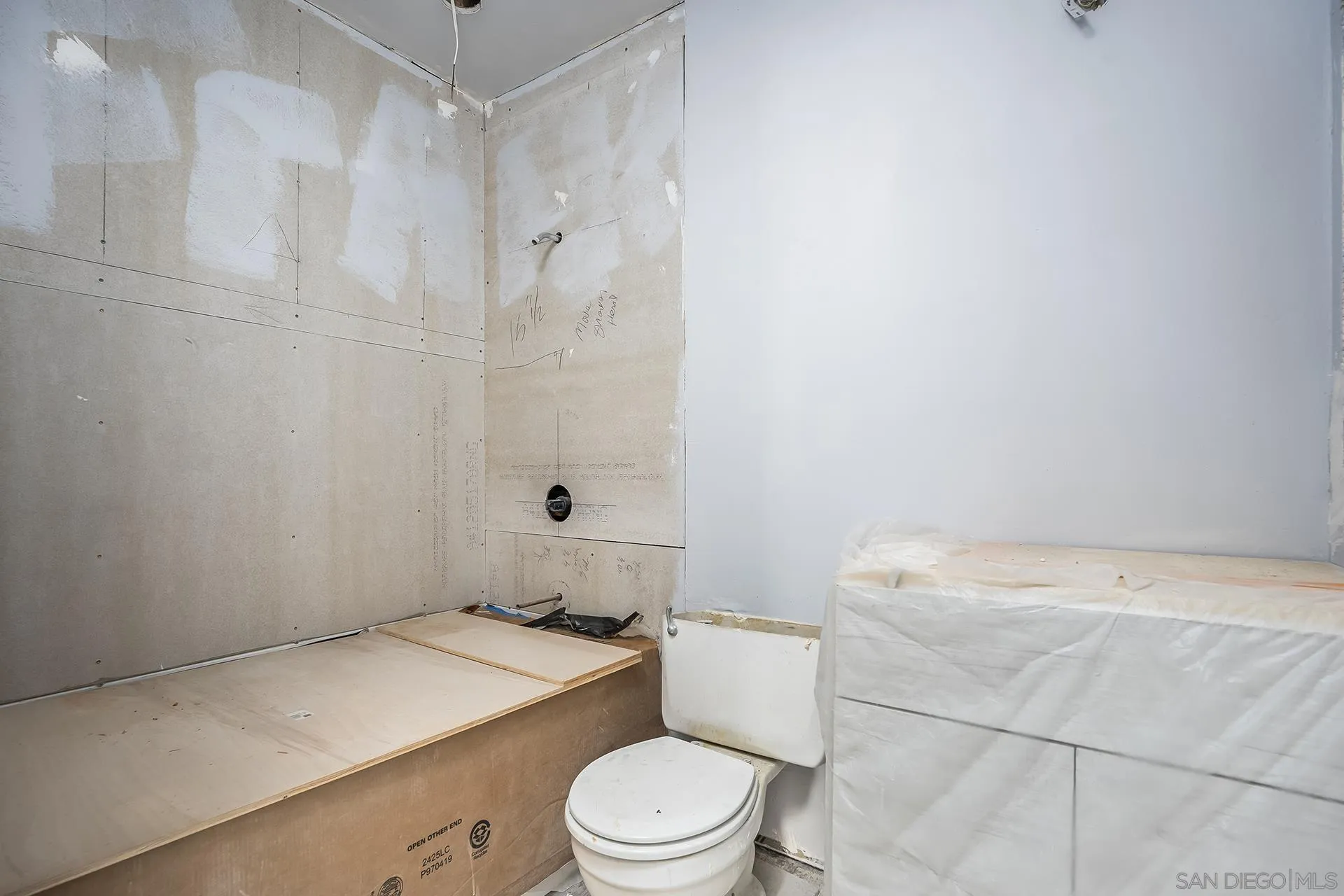 https://cdn.realtyfeed.com/cdn/127/260012022/5afefcfd48bbde1860f3263910d4d255.webp