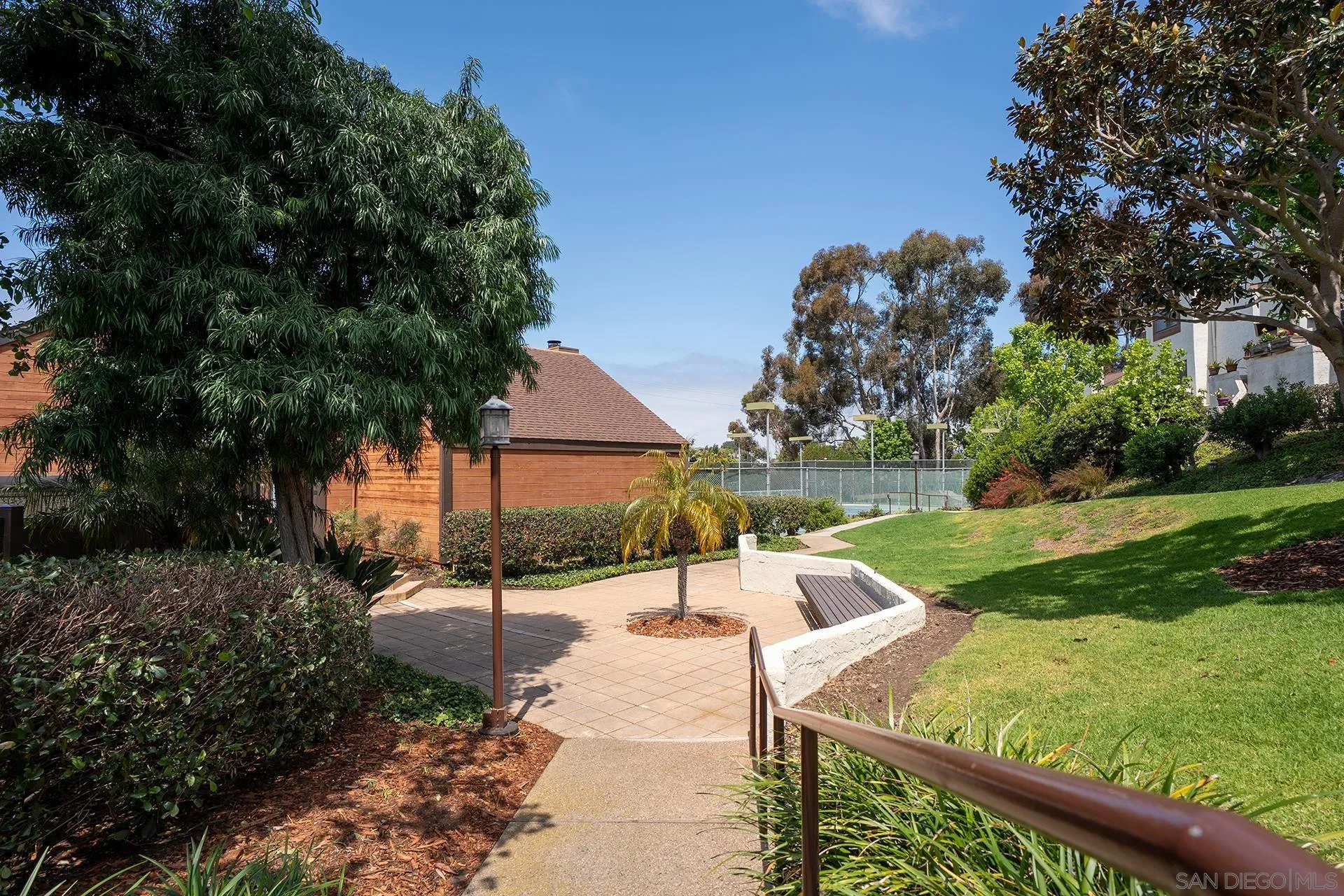 https://cdn.realtyfeed.com/cdn/127/260012022/8796e2f7aaedb914bec1023cf8d66f3d.webp