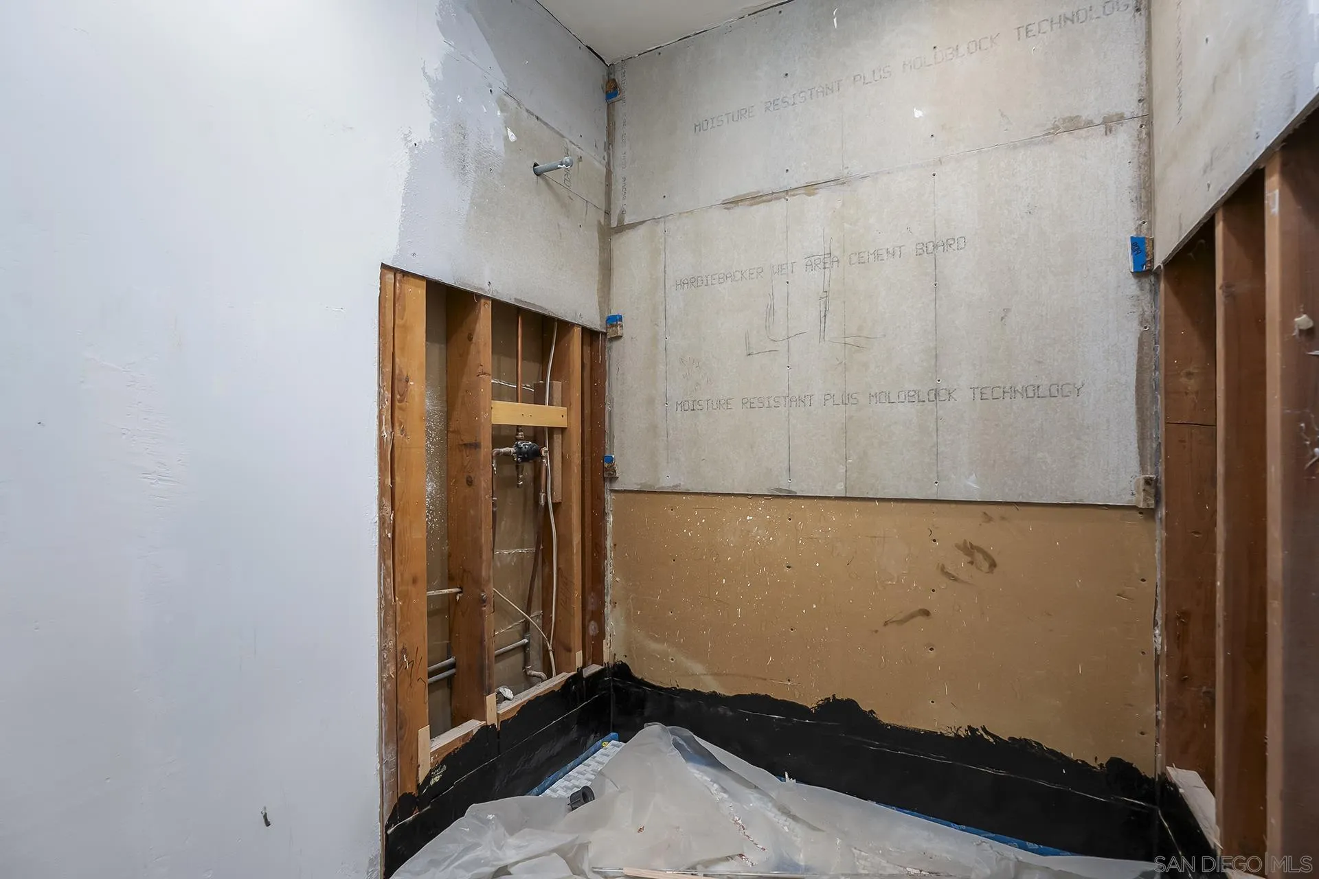 https://cdn.realtyfeed.com/cdn/127/260012022/d3849f72bf27578a52a1a154f0655b5b.webp