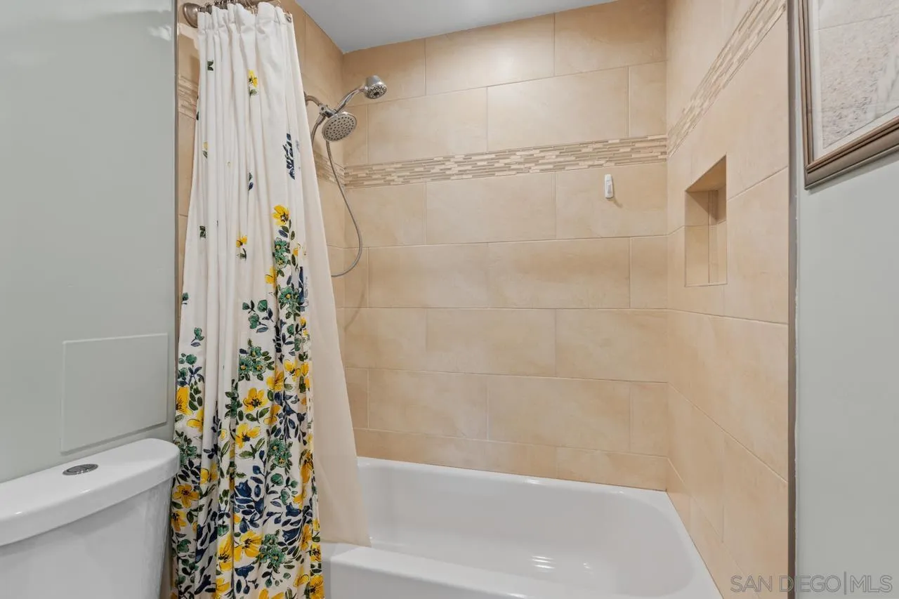 https://cdn.realtyfeed.com/cdn/127/260012027/bed943321064ecadd47db848ad9cf0b8.webp
